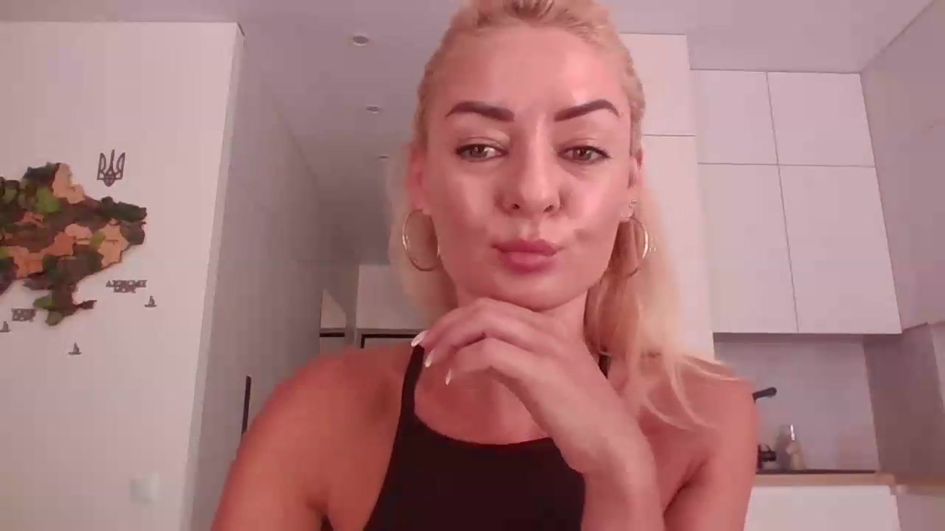 Gallery image thumbnail from AvelineGlow's myfreecams stream on, 08/17/2026, 12:01 image 16 of 20