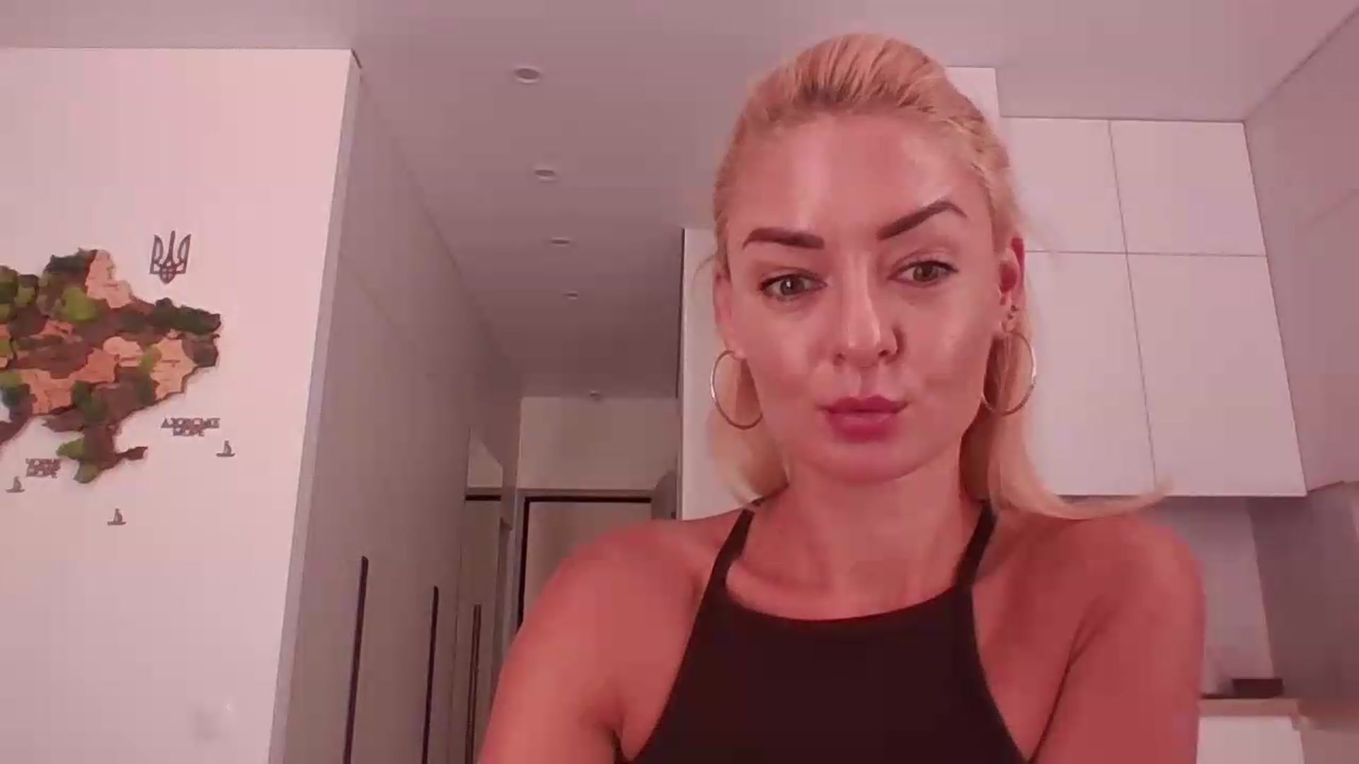 Gallery image thumbnail from AvelineGlow's myfreecams stream on, 08/17/2026, 13:56 image 19 of 20