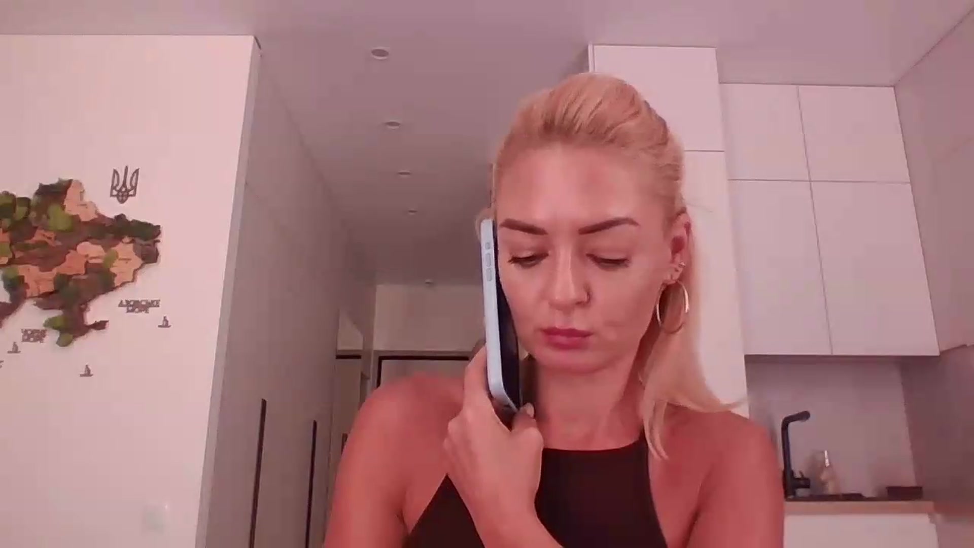 Gallery image thumbnail from AvelineGlow's myfreecams stream on, 08/17/2026, 13:56 image 11 of 20