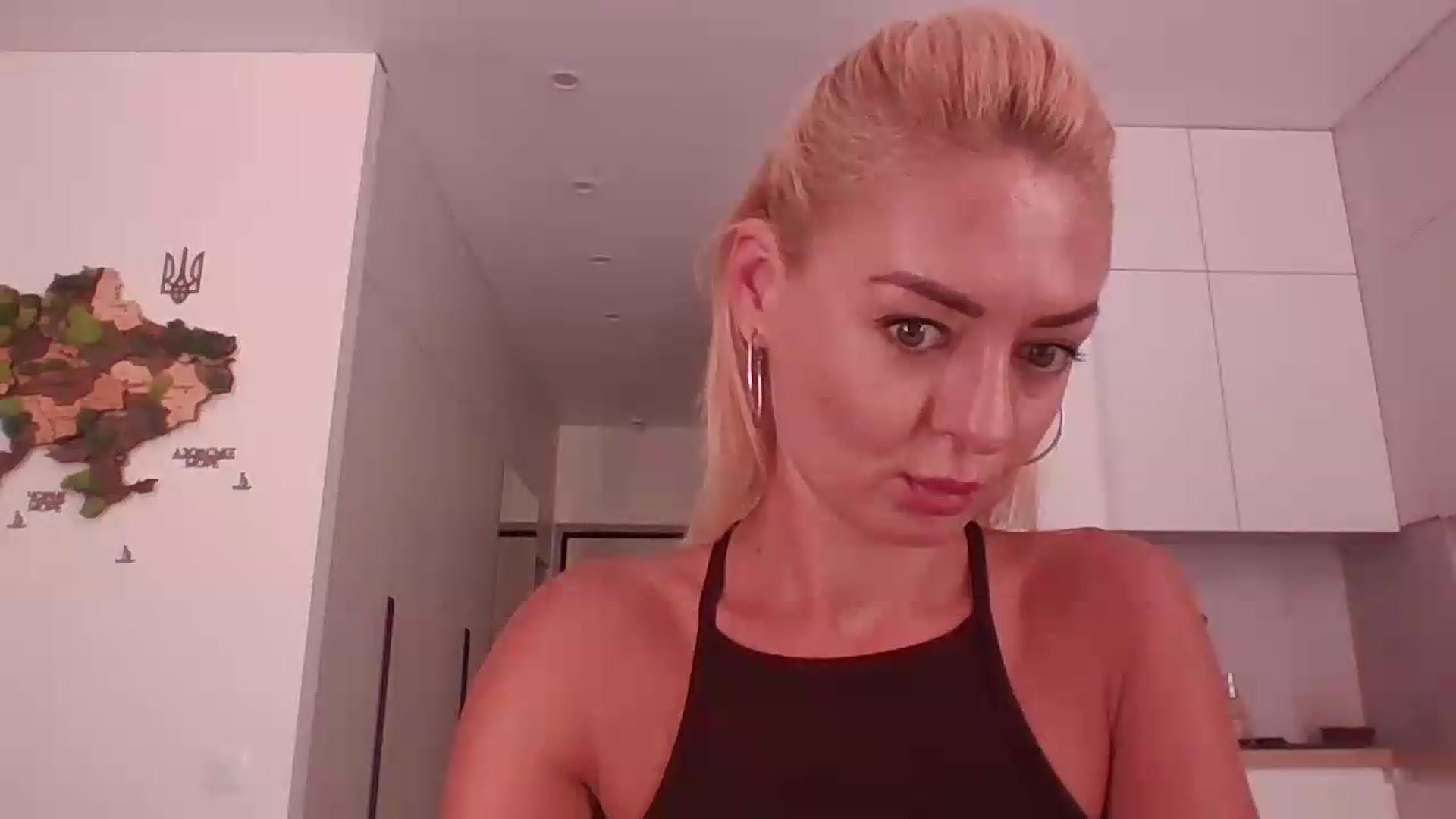 Gallery image thumbnail from AvelineGlow's myfreecams stream on, 08/17/2026, 13:56 image 17 of 20