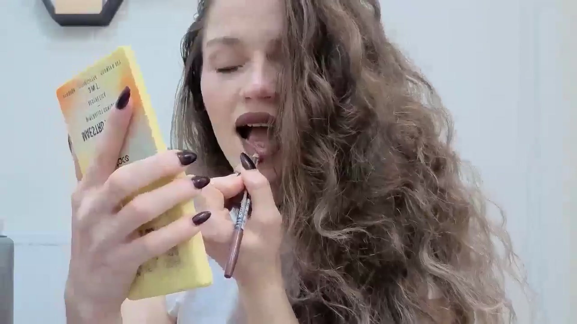 Gallery image thumbnail from Avelinehowo's myfreecams stream on, 04/04/2026, 15:10 image 13 of 20