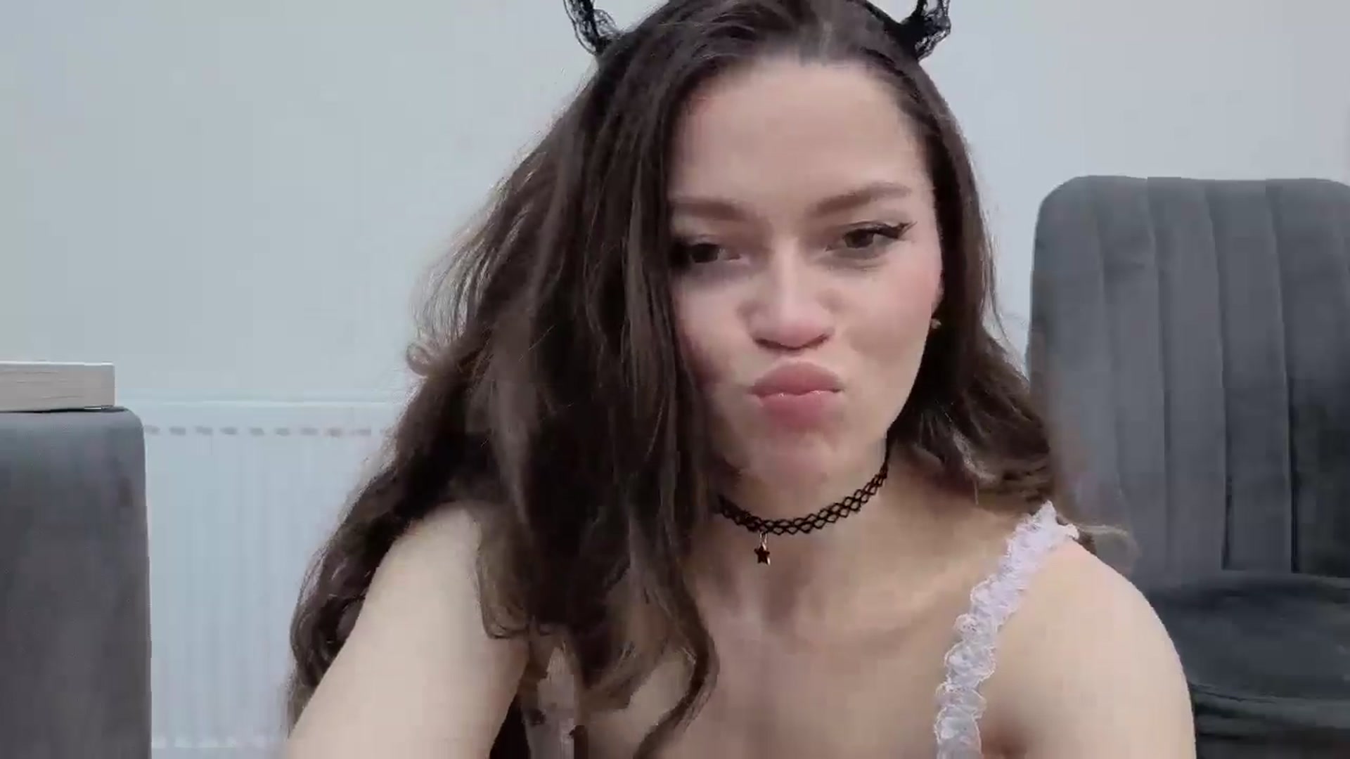 Gallery image thumbnail from Avelinehowo's myfreecams stream on, 04/10/2026, 20:19 image 2 of 20