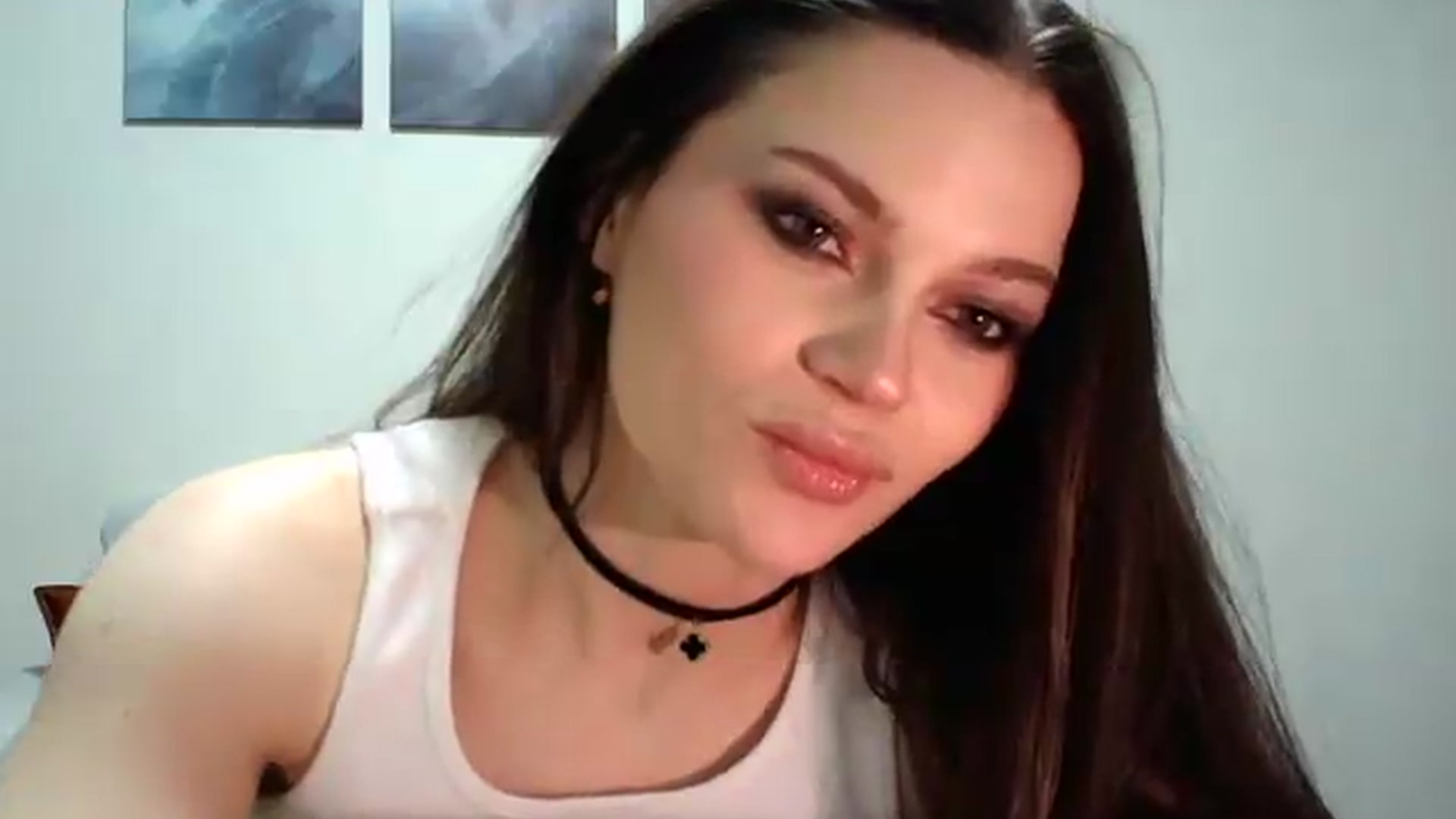 Gallery image thumbnail from Avelinehowo's myfreecams stream on, 05/15/2026, 20:08 image 3 of 20