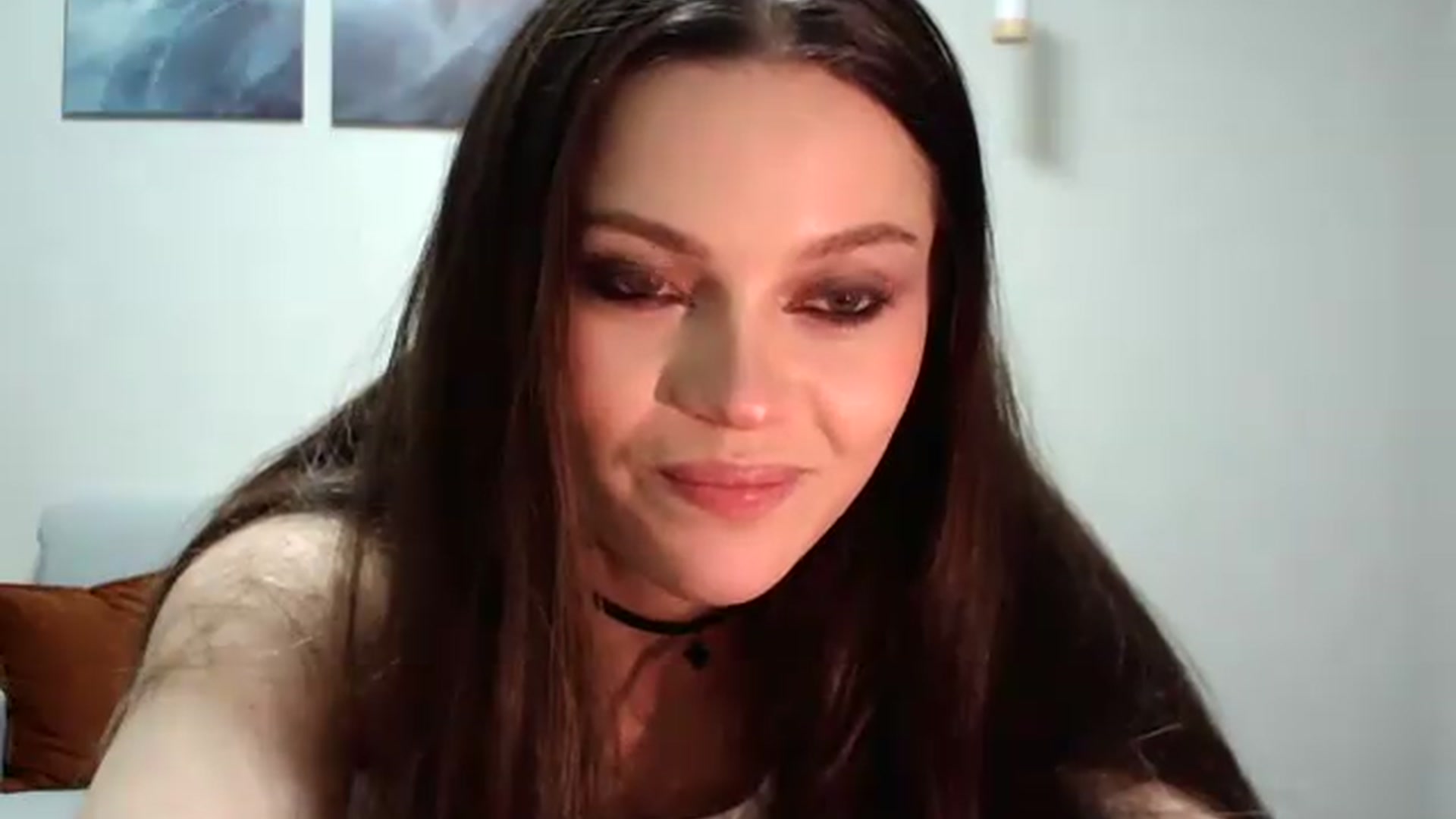 Gallery image thumbnail from Avelinehowo's myfreecams stream on, 05/15/2026, 20:08 image 6 of 20
