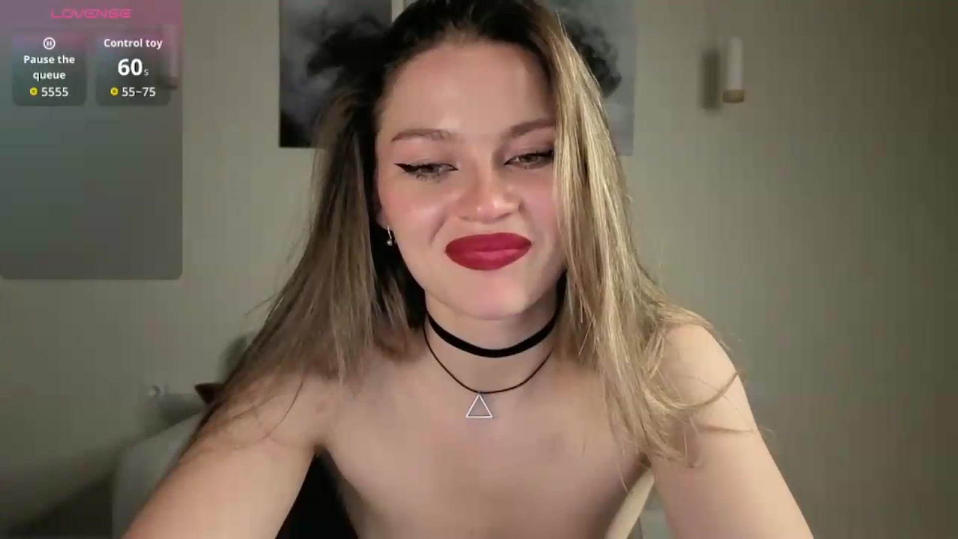 Gallery image thumbnail from Avelinehowo's myfreecams stream on, 08/01/2026, 21:00 image 13 of 20