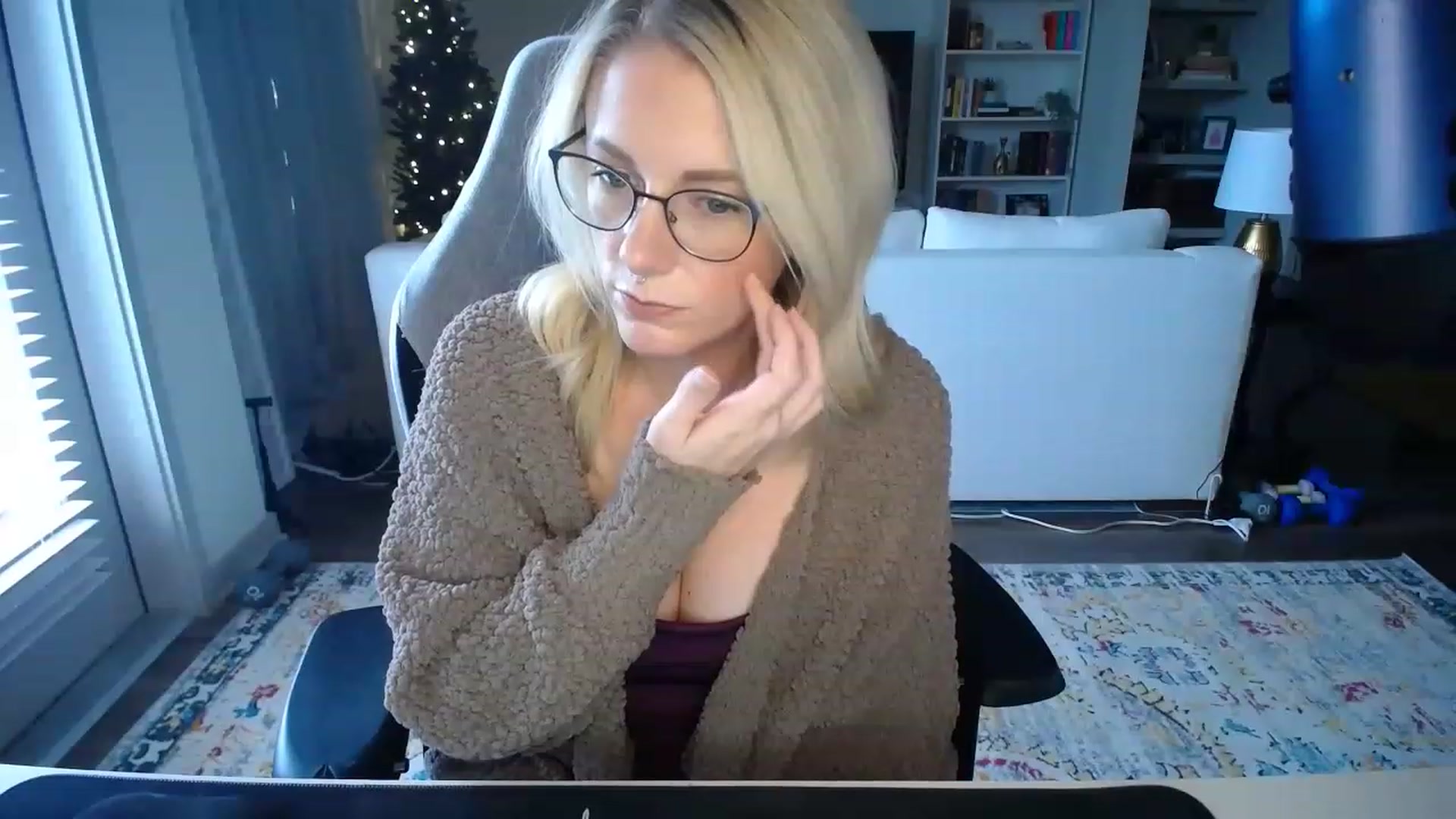 Gallery image thumbnail from AveryLayne_'s myfreecams stream on, 11/20/2022, 22:27 image 8 of 20