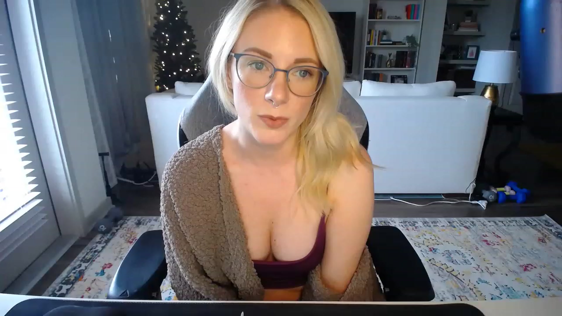 Gallery image thumbnail from AveryLayne_'s myfreecams stream on, 11/20/2022, 22:27 image 4 of 20