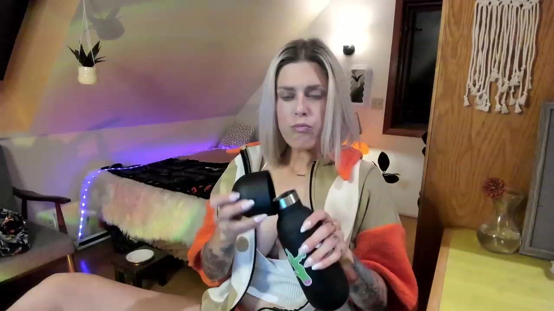 Gallery image thumbnail from Avery_Blake's myfreecams stream on, 07/24/2023, 06:04 image 2 of 20
