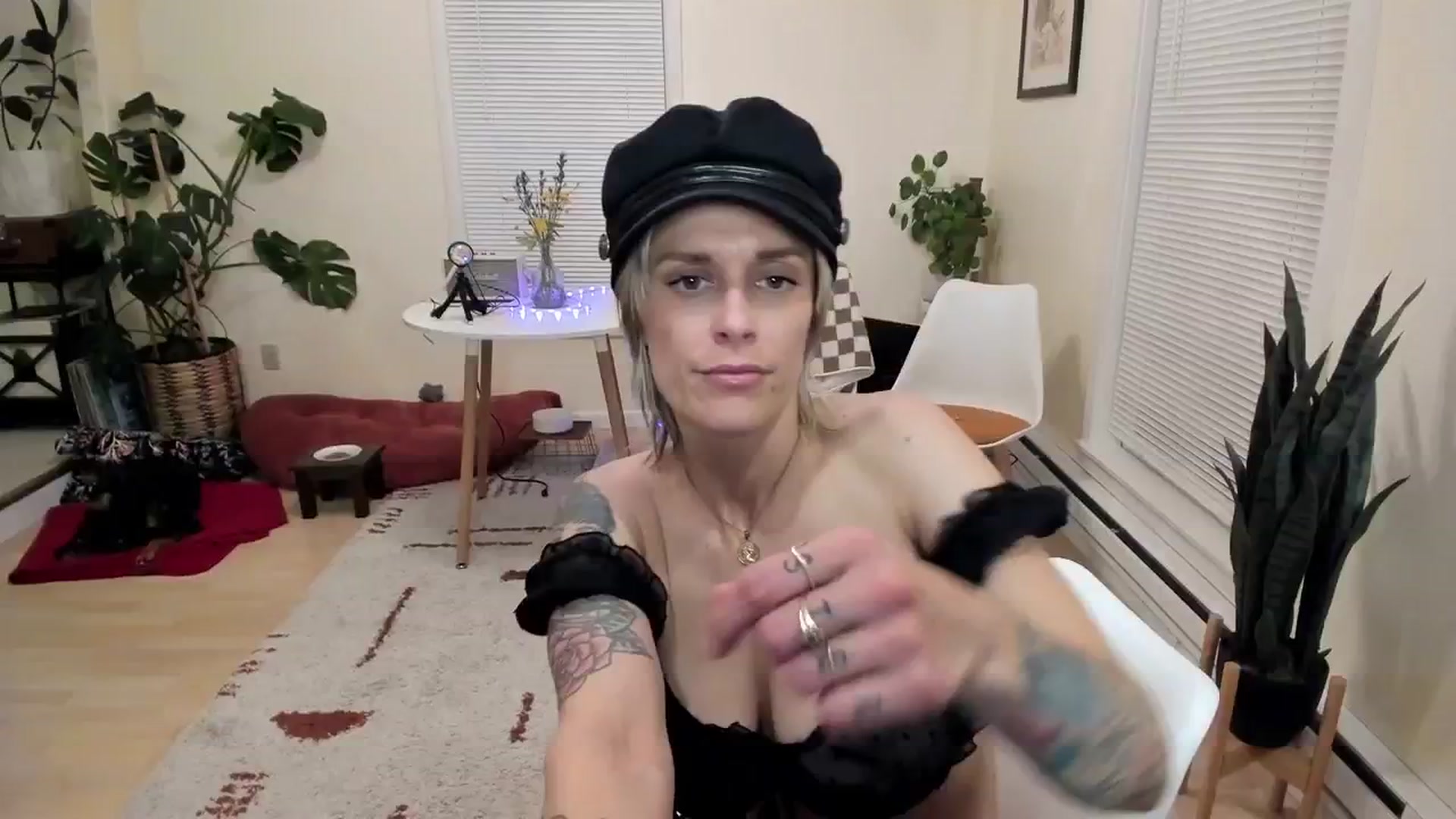Gallery image thumbnail from Avery_Blake's myfreecams stream on, 05/17/2024, 04:47 image 18 of 20