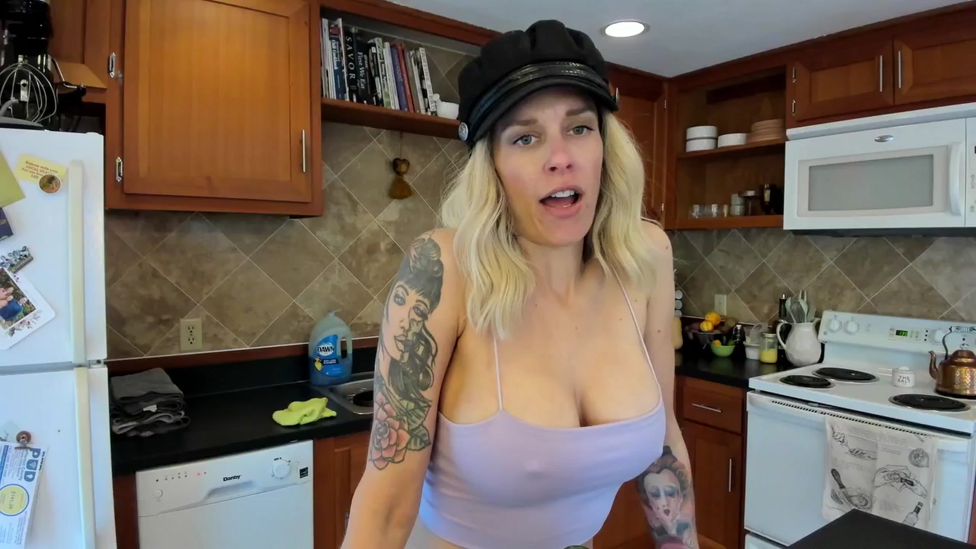 Gallery image thumbnail from Avery_Blake's myfreecams stream on, 05/19/2024, 20:52 image 17 of 20
