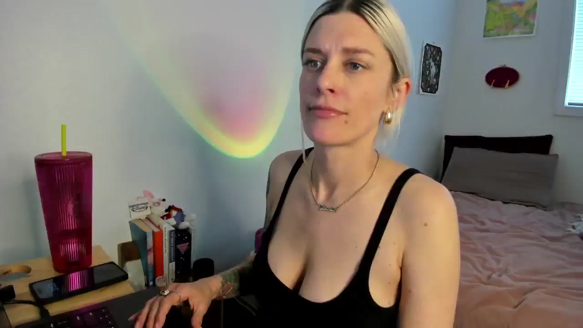 Gallery image thumbnail from Avery_Blake's myfreecams stream on, 04/21/2025, 23:02 image 17 of 20