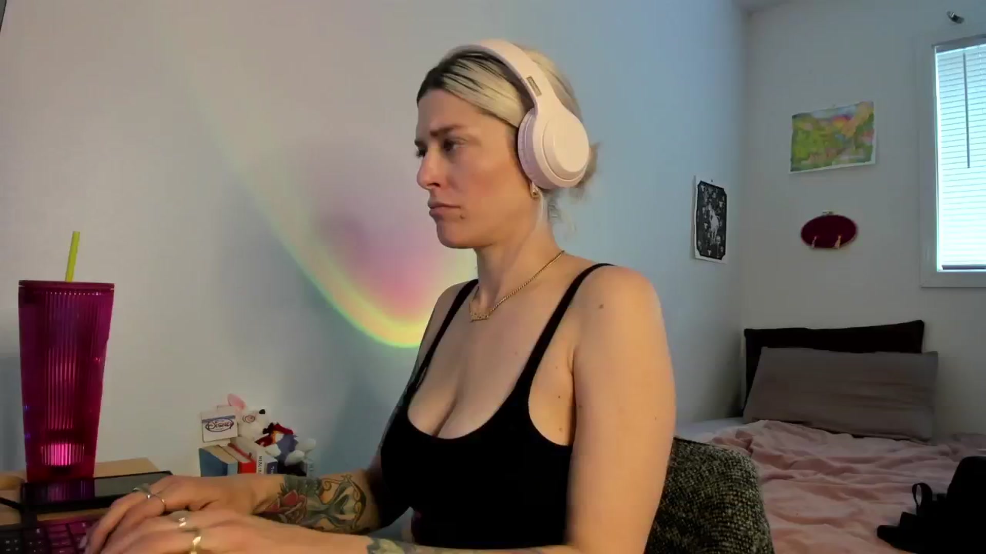 Gallery image thumbnail from Avery_Blake's myfreecams stream on, 04/21/2025, 23:02 image 5 of 20