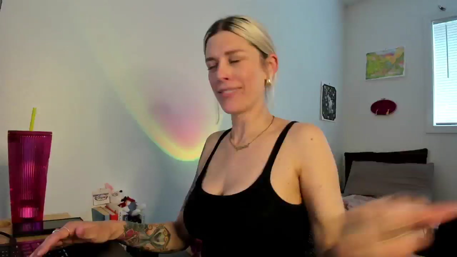Gallery image thumbnail from Avery_Blake's myfreecams stream on, 04/21/2025, 23:02 image 7 of 20