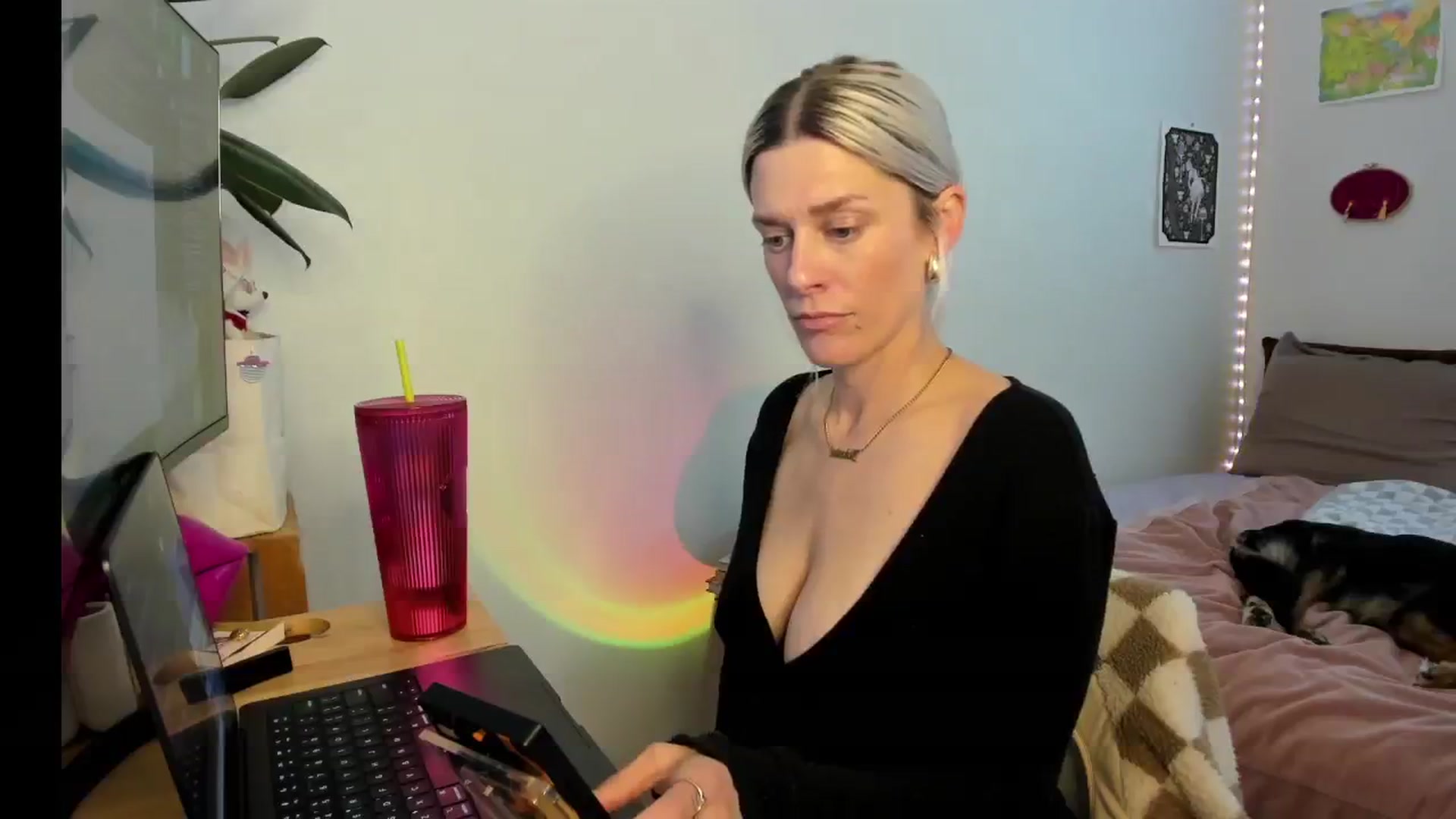 Gallery image thumbnail from Avery_Blake's myfreecams stream on, 04/25/2025, 24:03 image 7 of 20