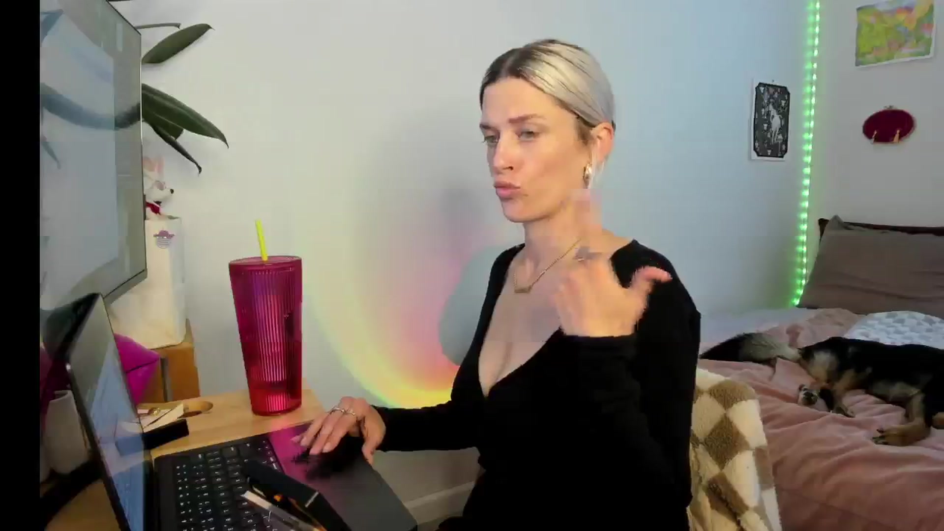 Gallery image thumbnail from Avery_Blake's myfreecams stream on, 04/25/2025, 24:03 image 12 of 20