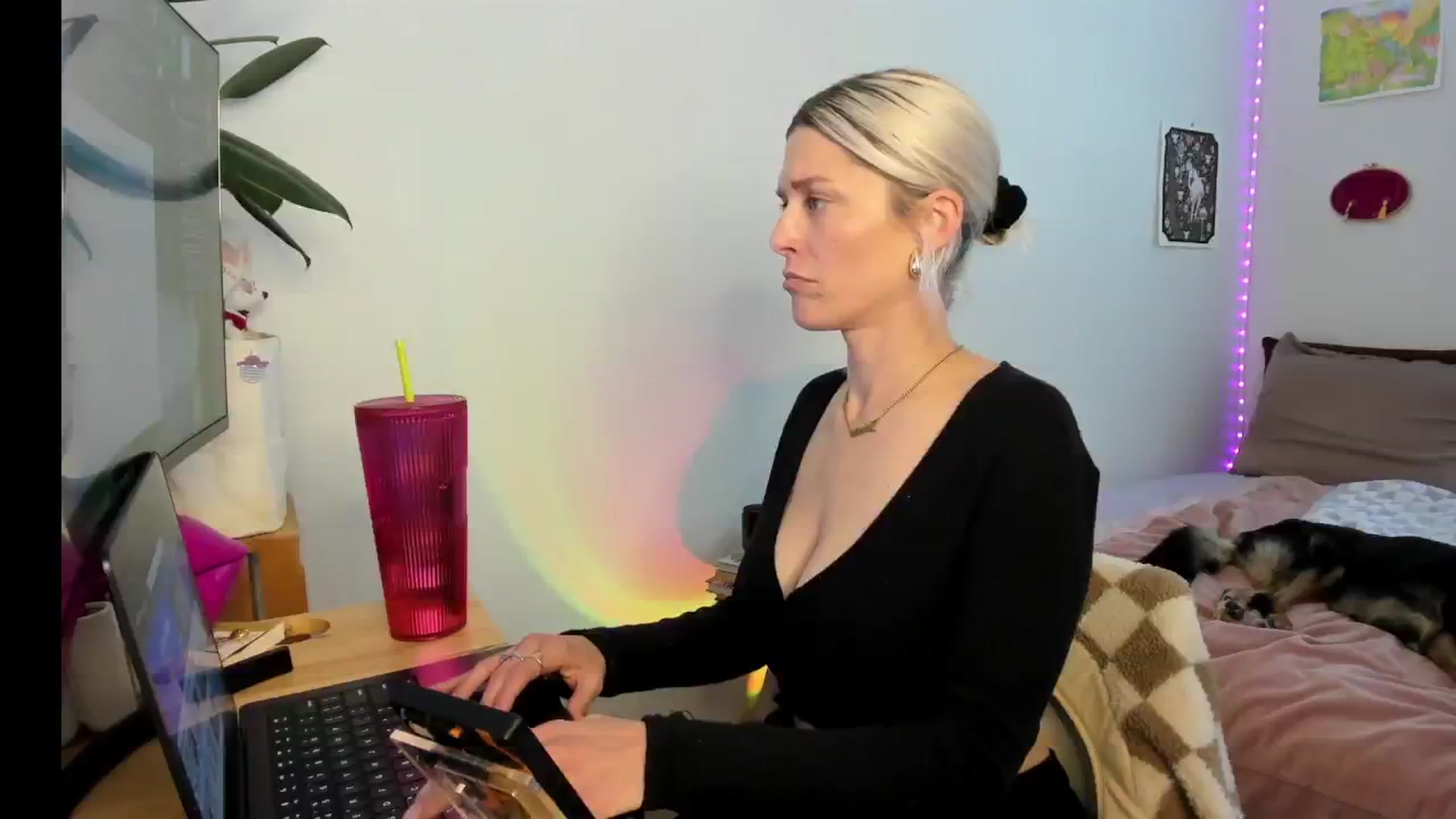 Gallery image thumbnail from Avery_Blake's myfreecams stream on, 04/25/2025, 24:03 image 8 of 20