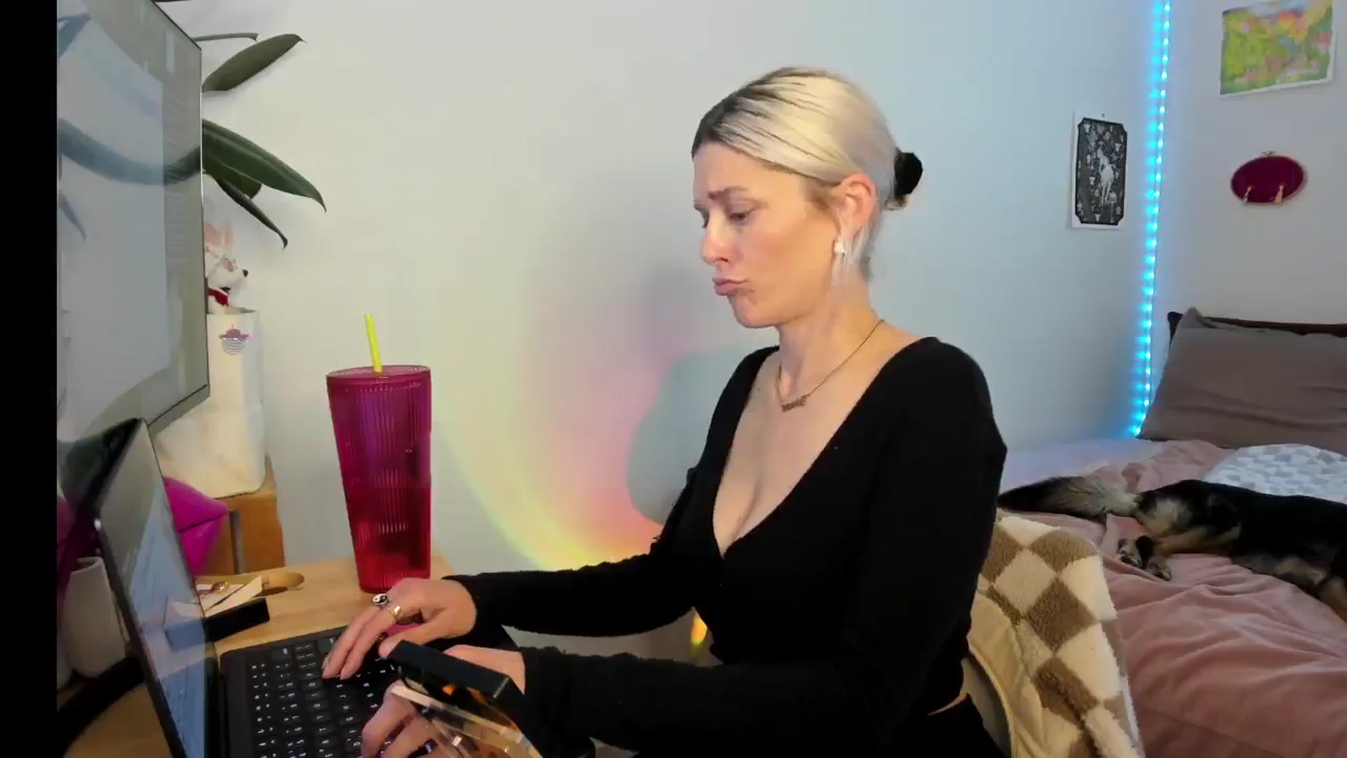 Gallery image thumbnail from Avery_Blake's myfreecams stream on, 04/25/2025, 24:03 image 11 of 20