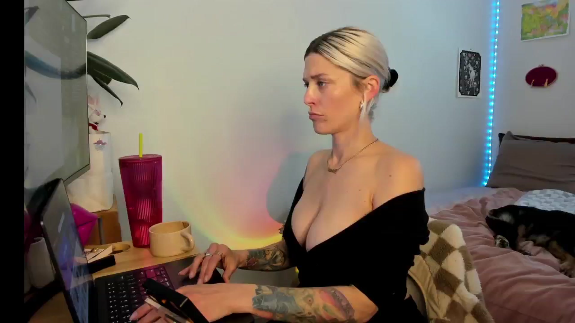 Gallery image thumbnail from Avery_Blake's myfreecams stream on, 04/25/2025, 24:03 image 5 of 20