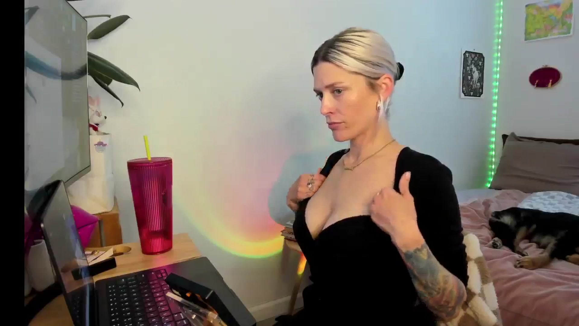 Gallery image thumbnail from Avery_Blake's myfreecams stream on, 04/25/2025, 24:03 image 6 of 20