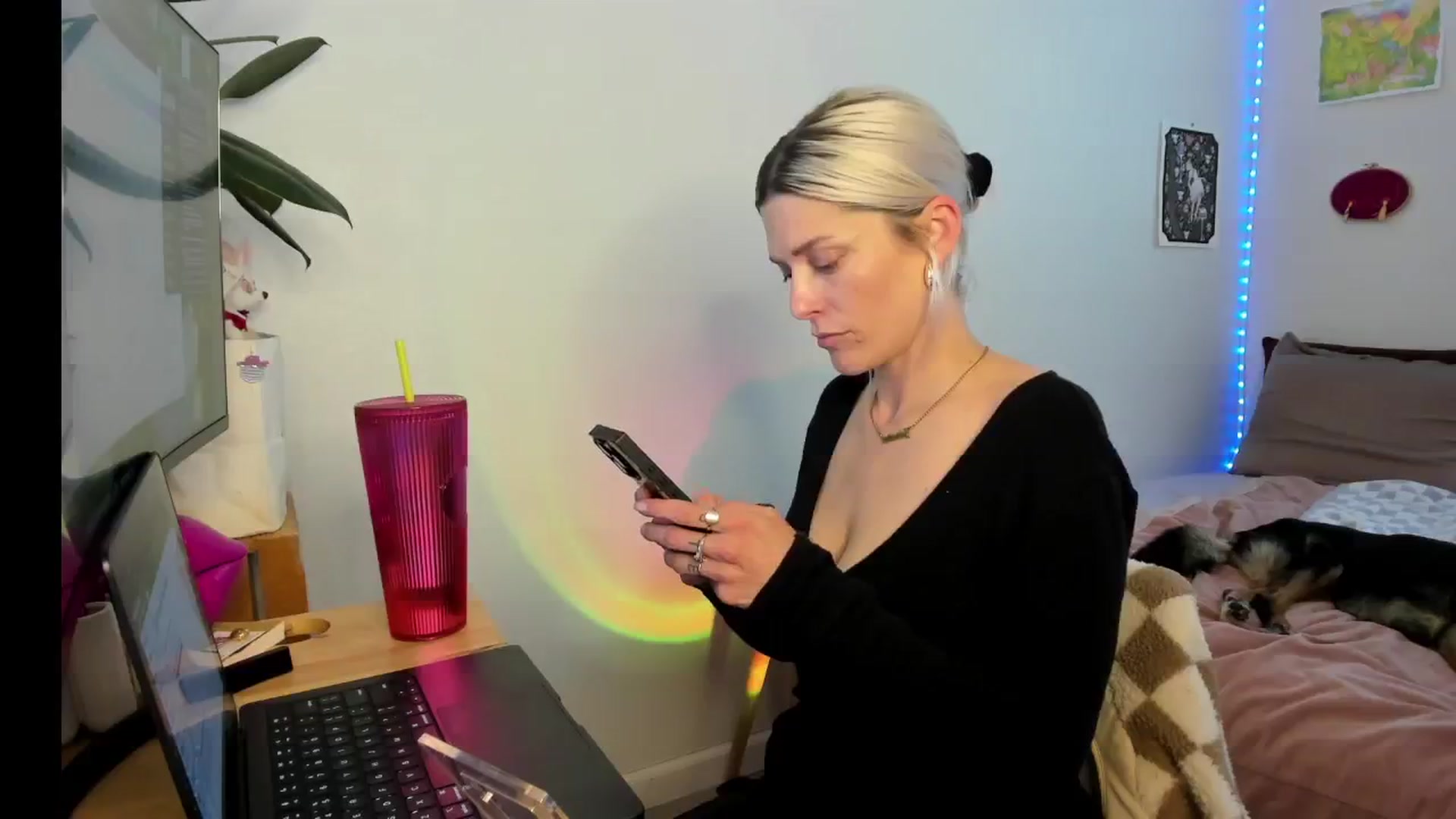 Gallery image thumbnail from Avery_Blake's myfreecams stream on, 04/25/2025, 24:03 image 10 of 20