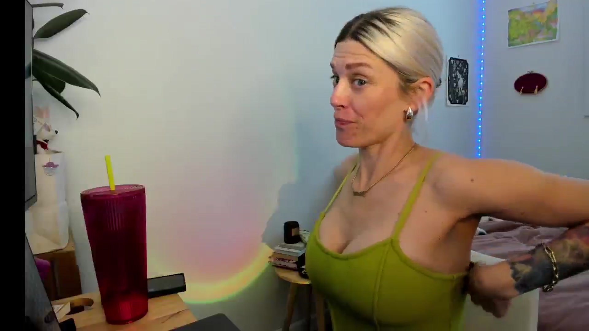 Gallery image thumbnail from Avery_Blake's myfreecams stream on, 04/25/2025, 20:47 image 13 of 20