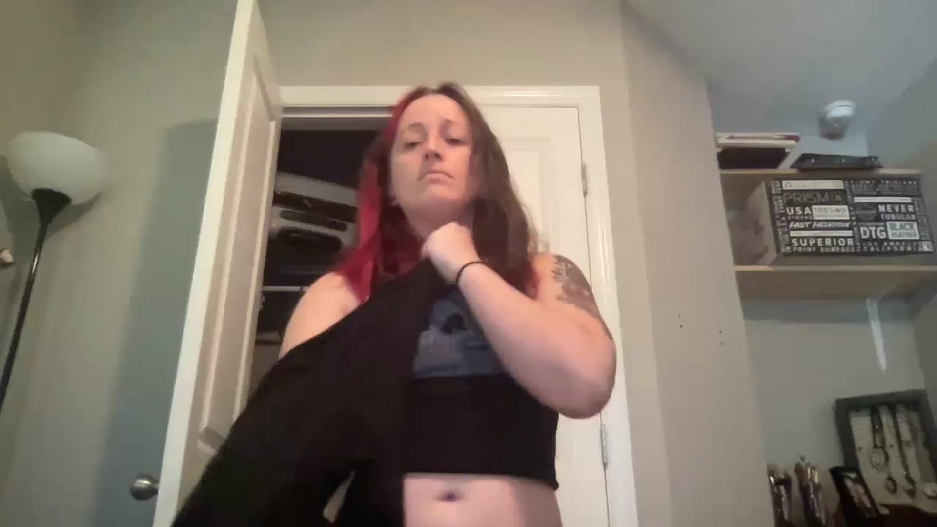 Gallery image thumbnail from Avery_Madison's myfreecams stream on, 10/21/2023, 14:45 image 8 of 20