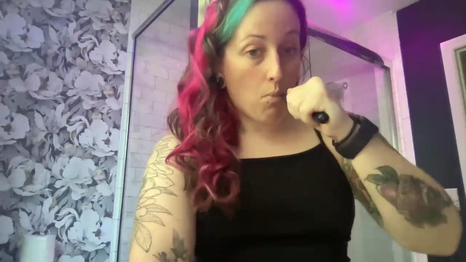 Gallery image thumbnail from Avery_Madison's myfreecams stream on, 08/31/2024, 15:36 image 4 of 20