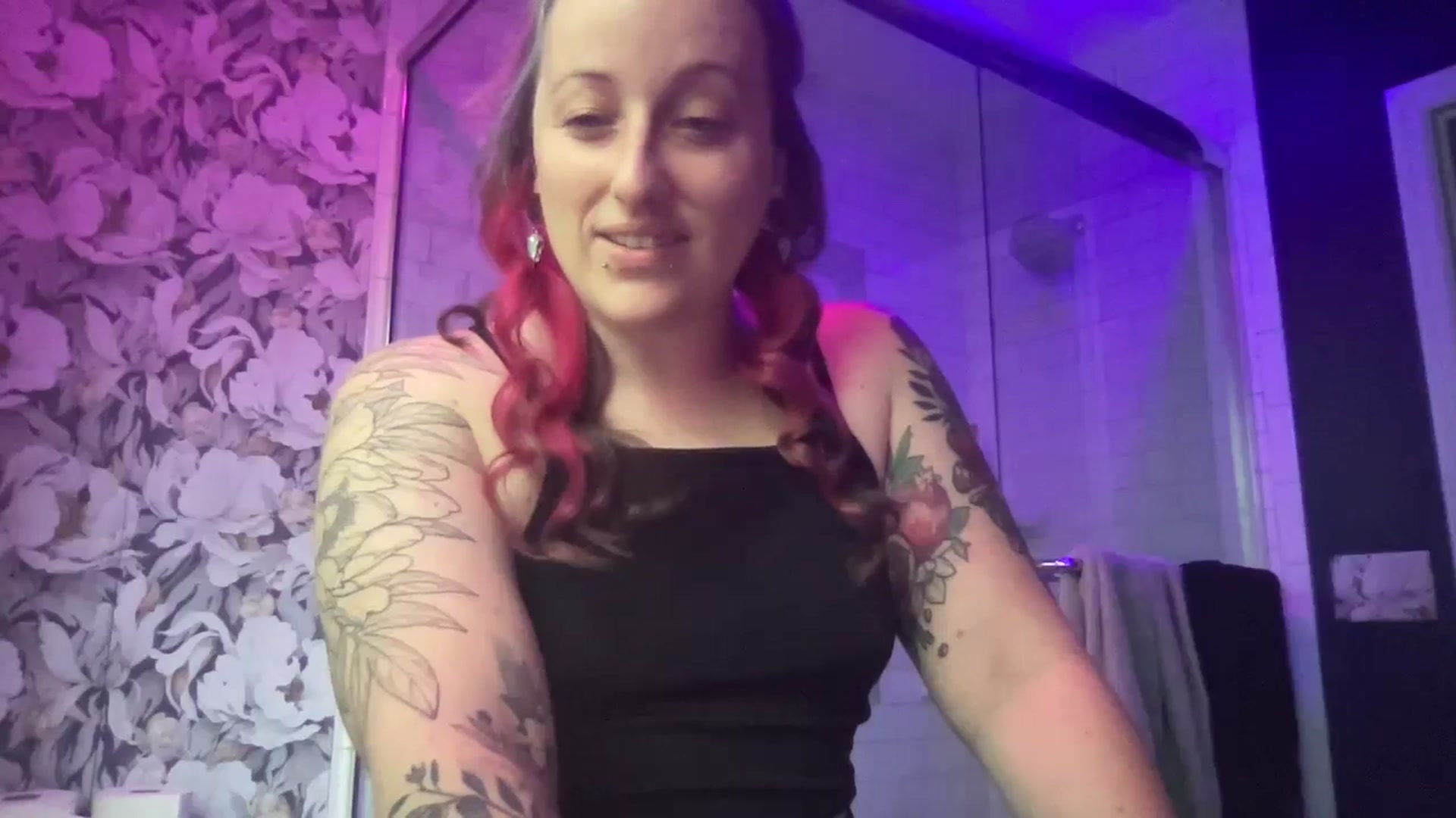 Gallery image thumbnail from Avery_Madison's myfreecams stream on, 09/05/2024, 13:00 image 9 of 20