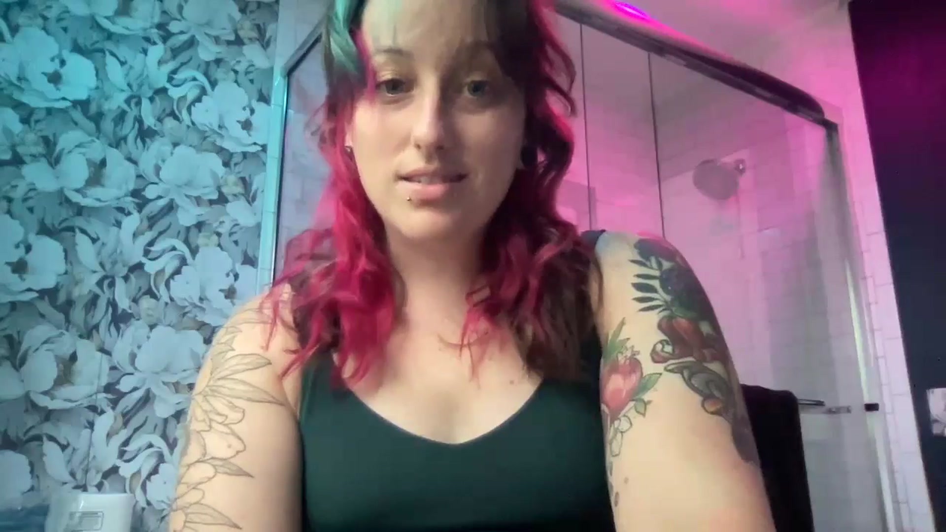 Gallery image thumbnail from Avery_Madison's myfreecams stream on, 10/11/2024, 15:10 image 9 of 20