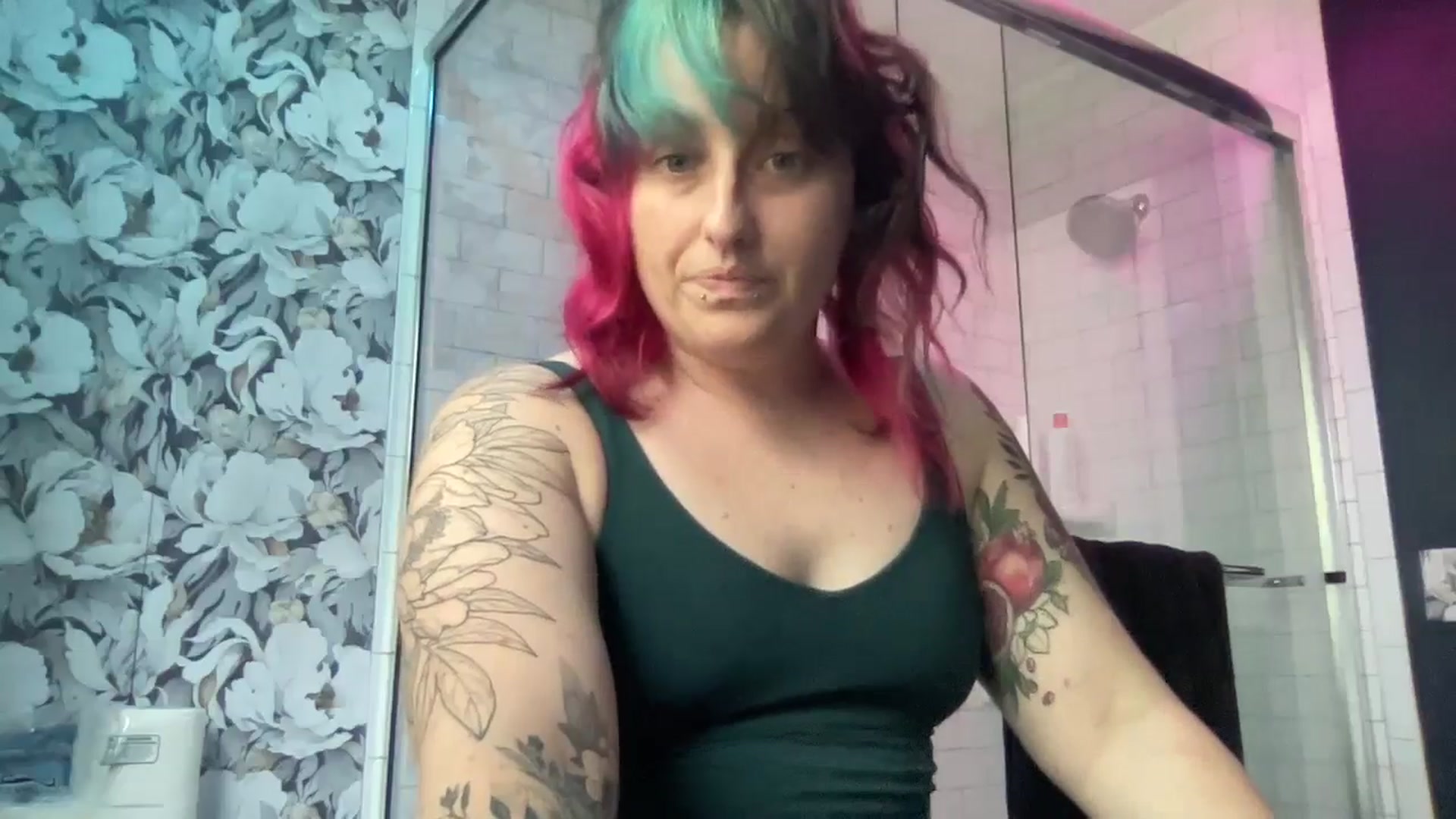 Gallery image thumbnail from Avery_Madison's myfreecams stream on, 10/11/2024, 15:10 image 19 of 20