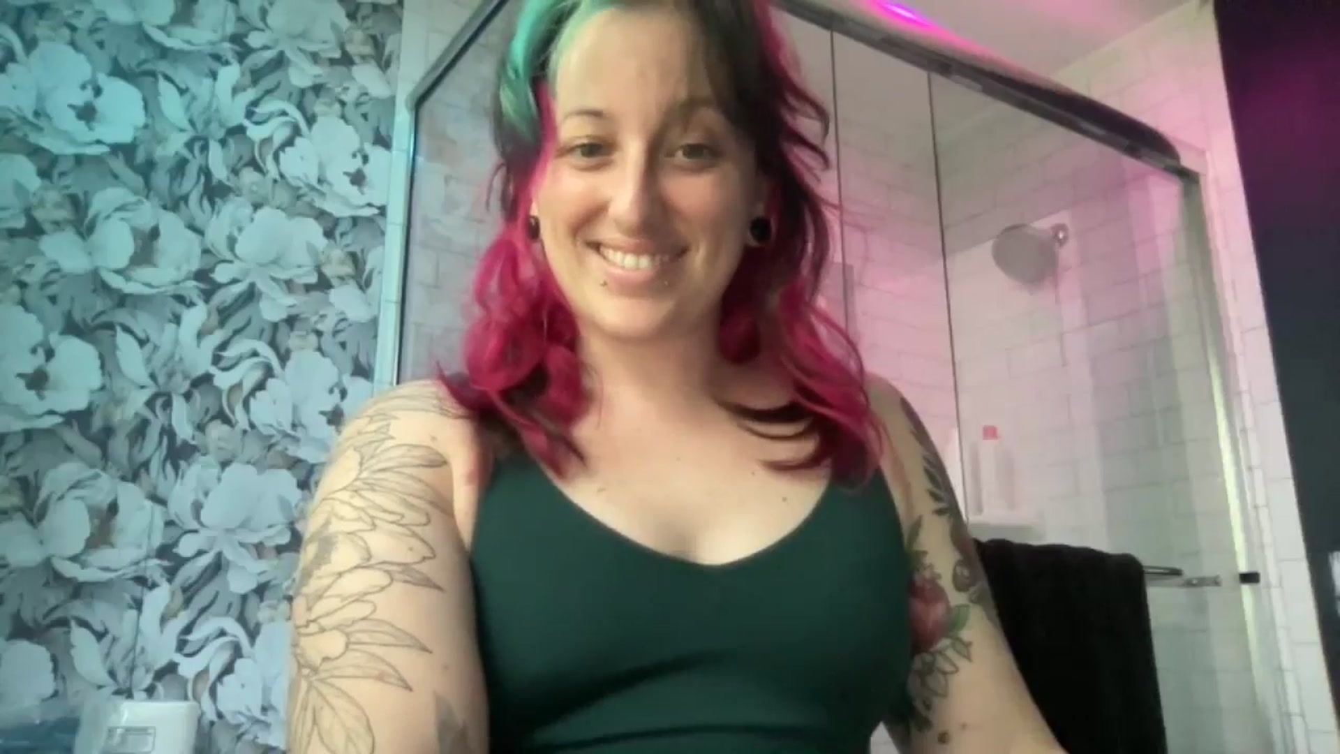 Gallery image thumbnail from Avery_Madison's myfreecams stream on, 10/11/2024, 15:10 image 2 of 20