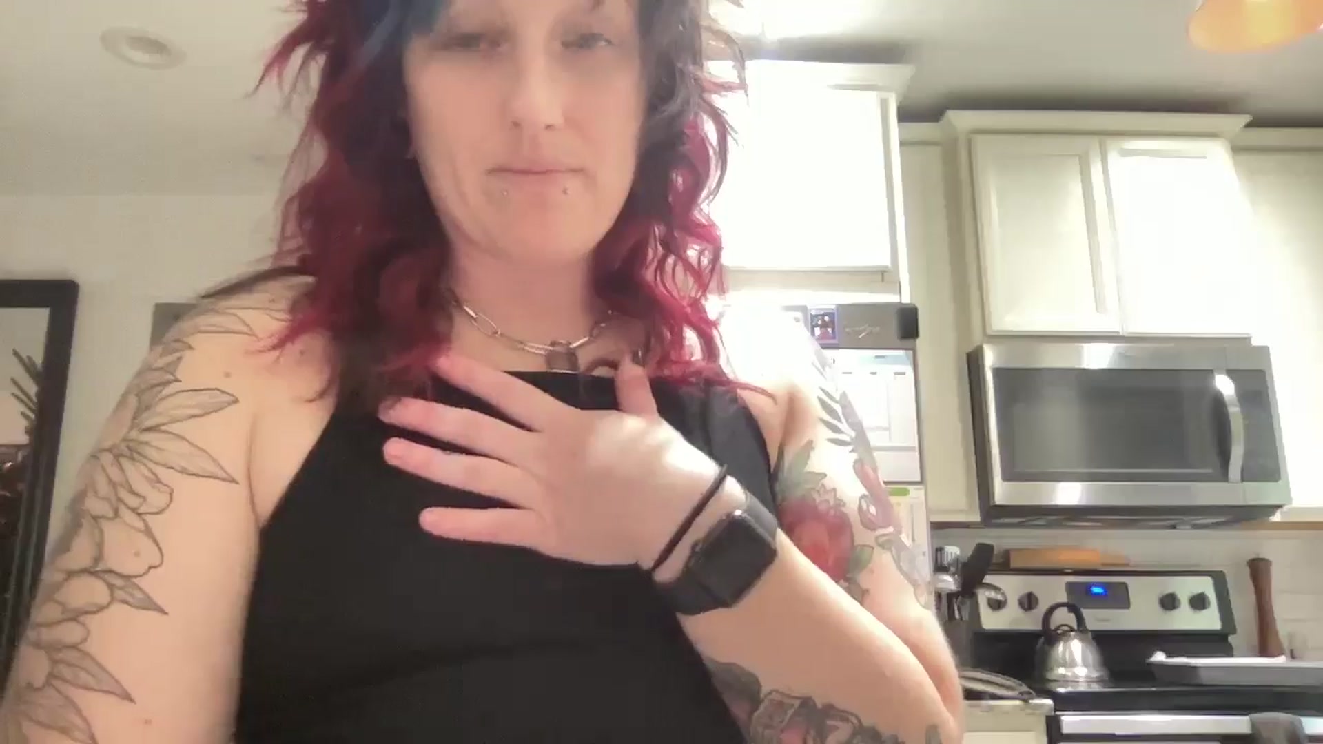 Gallery image thumbnail from Avery_Madison's myfreecams stream on, 12/31/2024, 15:10 image 12 of 20