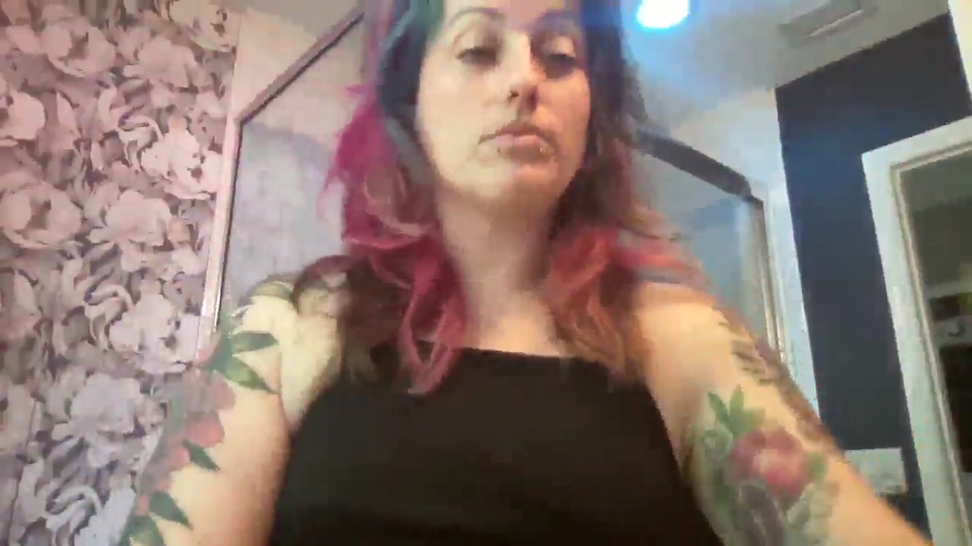 Gallery image thumbnail from Avery_Madison's myfreecams stream on, 04/21/2025, 14:31 image 12 of 20