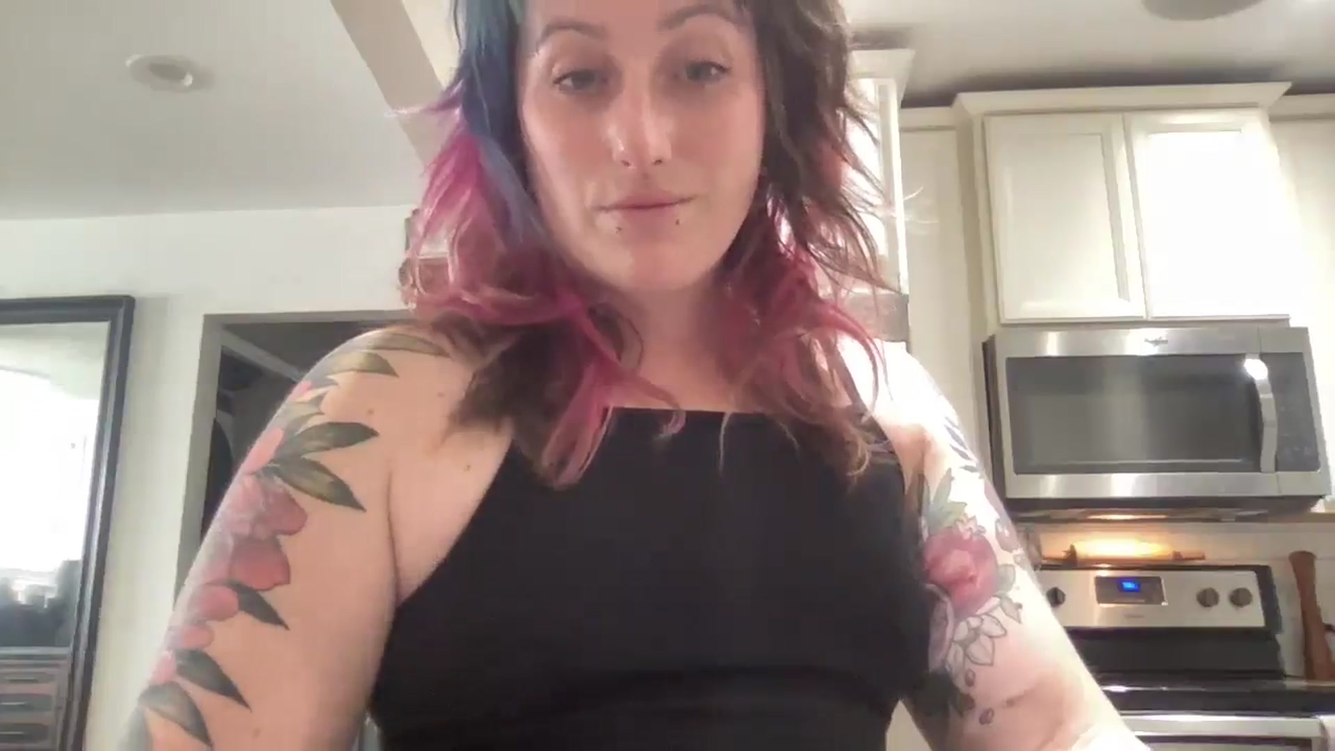 Gallery image thumbnail from Avery_Madison's myfreecams stream on, 04/21/2025, 14:31 image 3 of 20