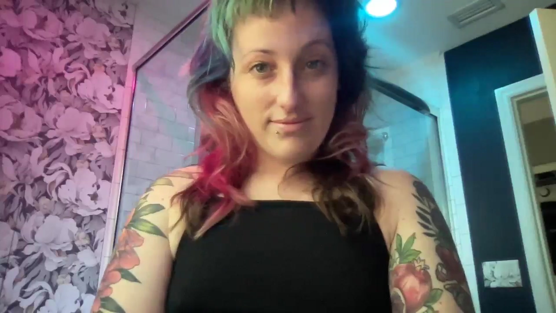 Gallery image thumbnail from Avery_Madison's myfreecams stream on, 04/24/2025, 14:02 image 2 of 20