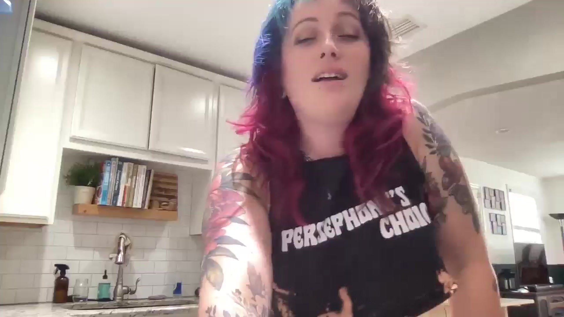 Gallery image thumbnail from Avery_Madison's myfreecams stream on, 05/15/2025, 13:32 image 5 of 20