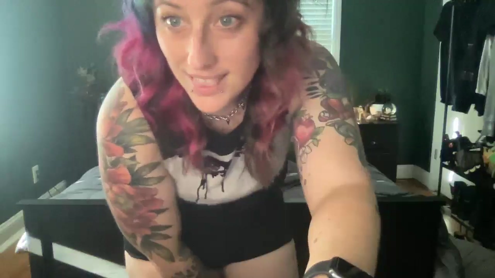 Gallery image thumbnail from Avery_Madison's myfreecams stream on, 06/16/2025, 12:45 image 5 of 20