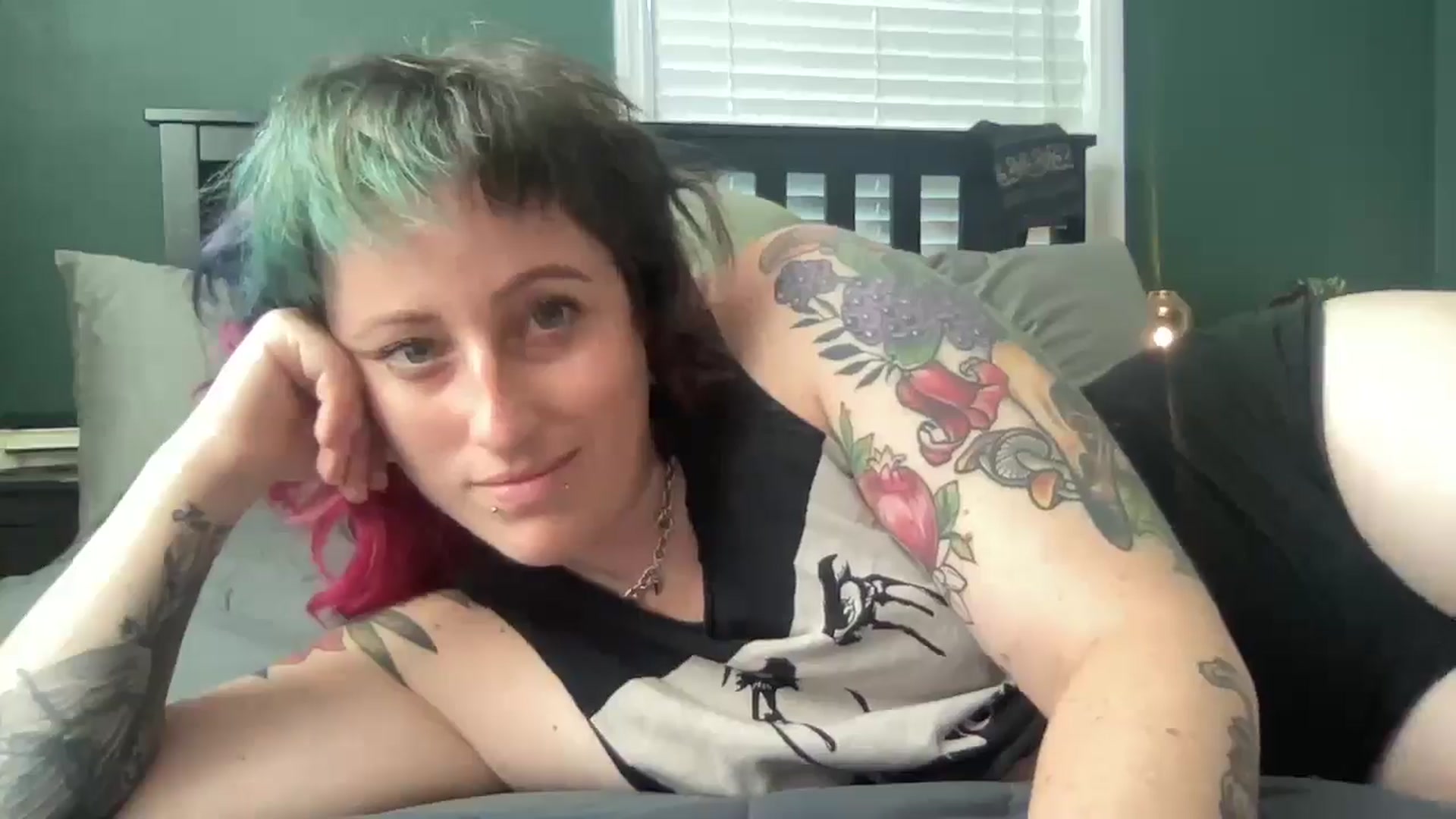 Gallery image thumbnail from Avery_Madison's myfreecams stream on, 06/16/2025, 12:45 image 15 of 20
