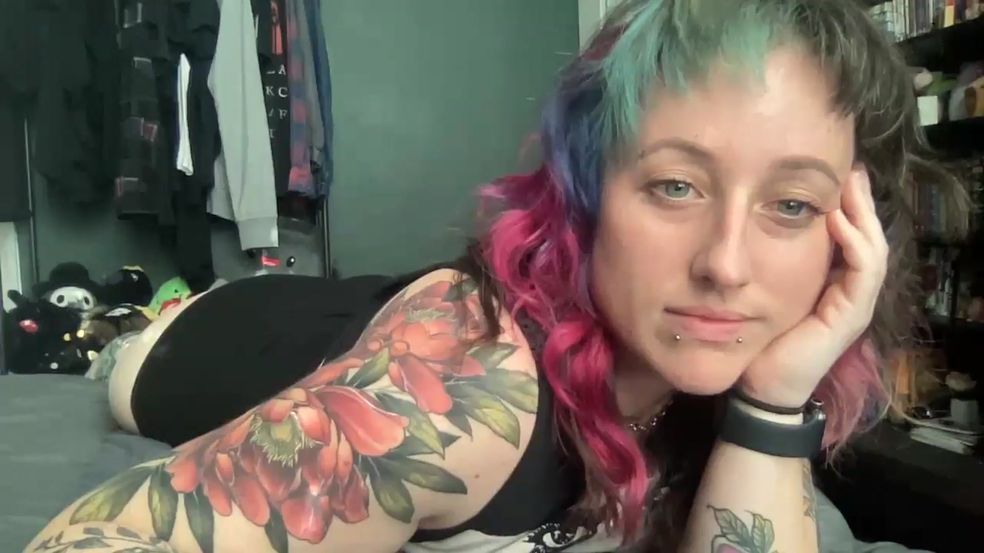 Gallery image thumbnail from Avery_Madison's myfreecams stream on, 06/16/2025, 12:45 image 8 of 20