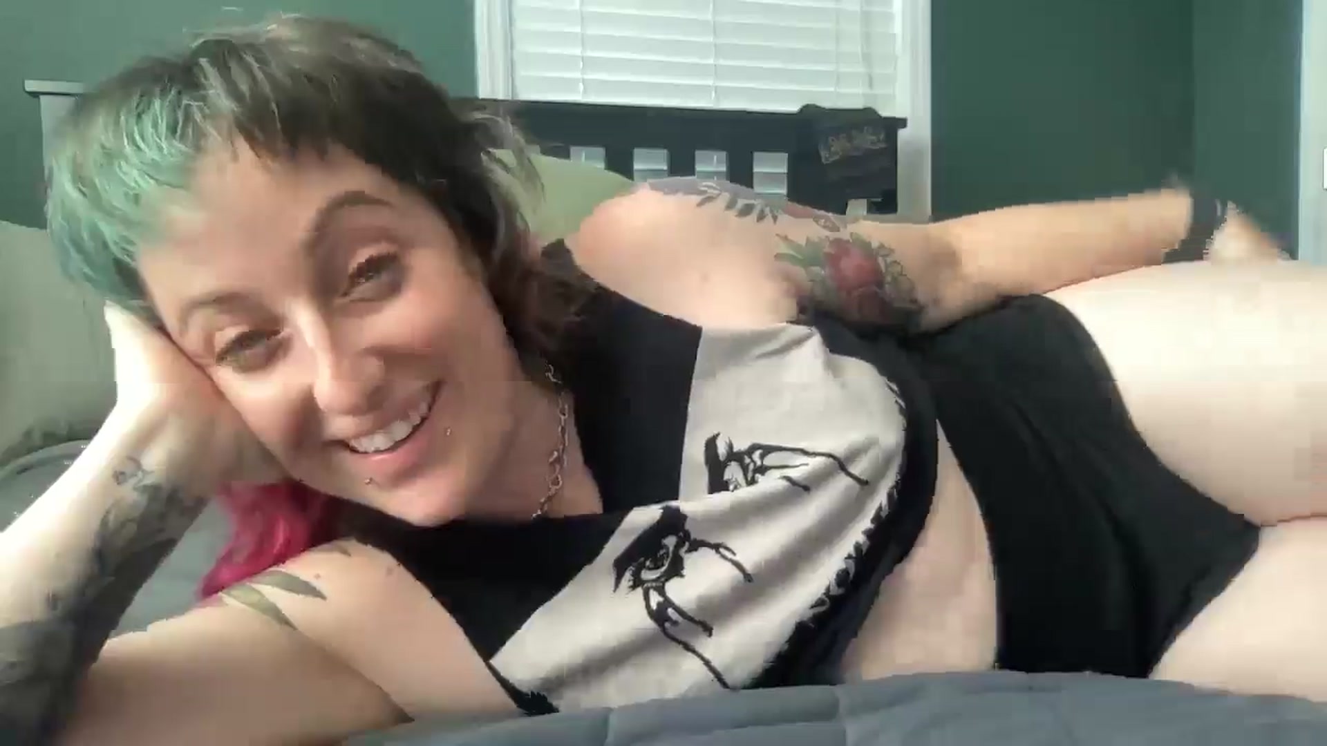 Gallery image thumbnail from Avery_Madison's myfreecams stream on, 06/16/2025, 12:45 image 19 of 20