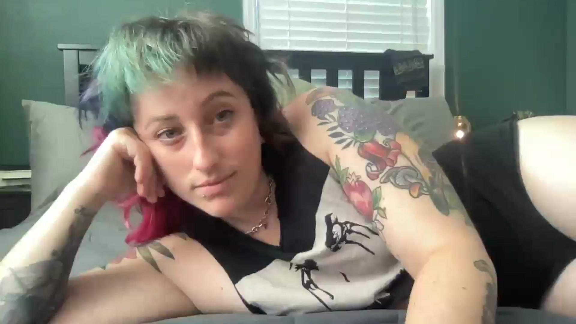 Gallery image thumbnail from Avery_Madison's myfreecams stream on, 06/16/2025, 12:45 image 14 of 20