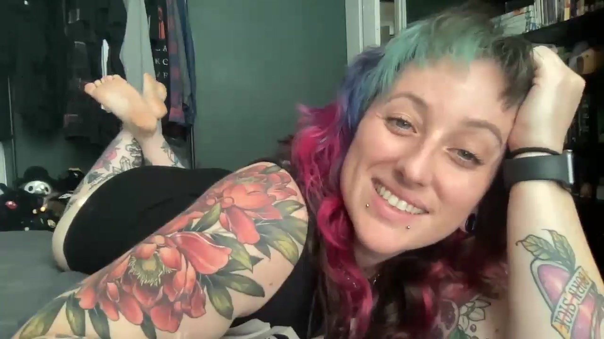 Gallery image thumbnail from Avery_Madison's myfreecams stream on, 06/16/2025, 12:45 image 7 of 20