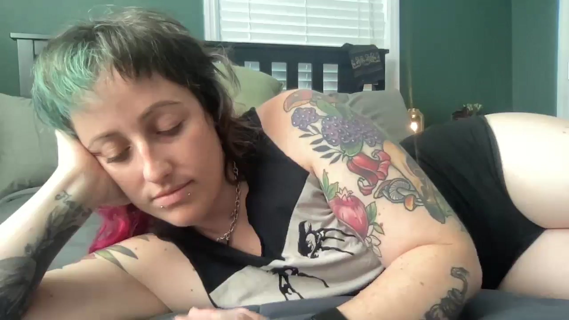 Gallery image thumbnail from Avery_Madison's myfreecams stream on, 06/16/2025, 12:45 image 18 of 20