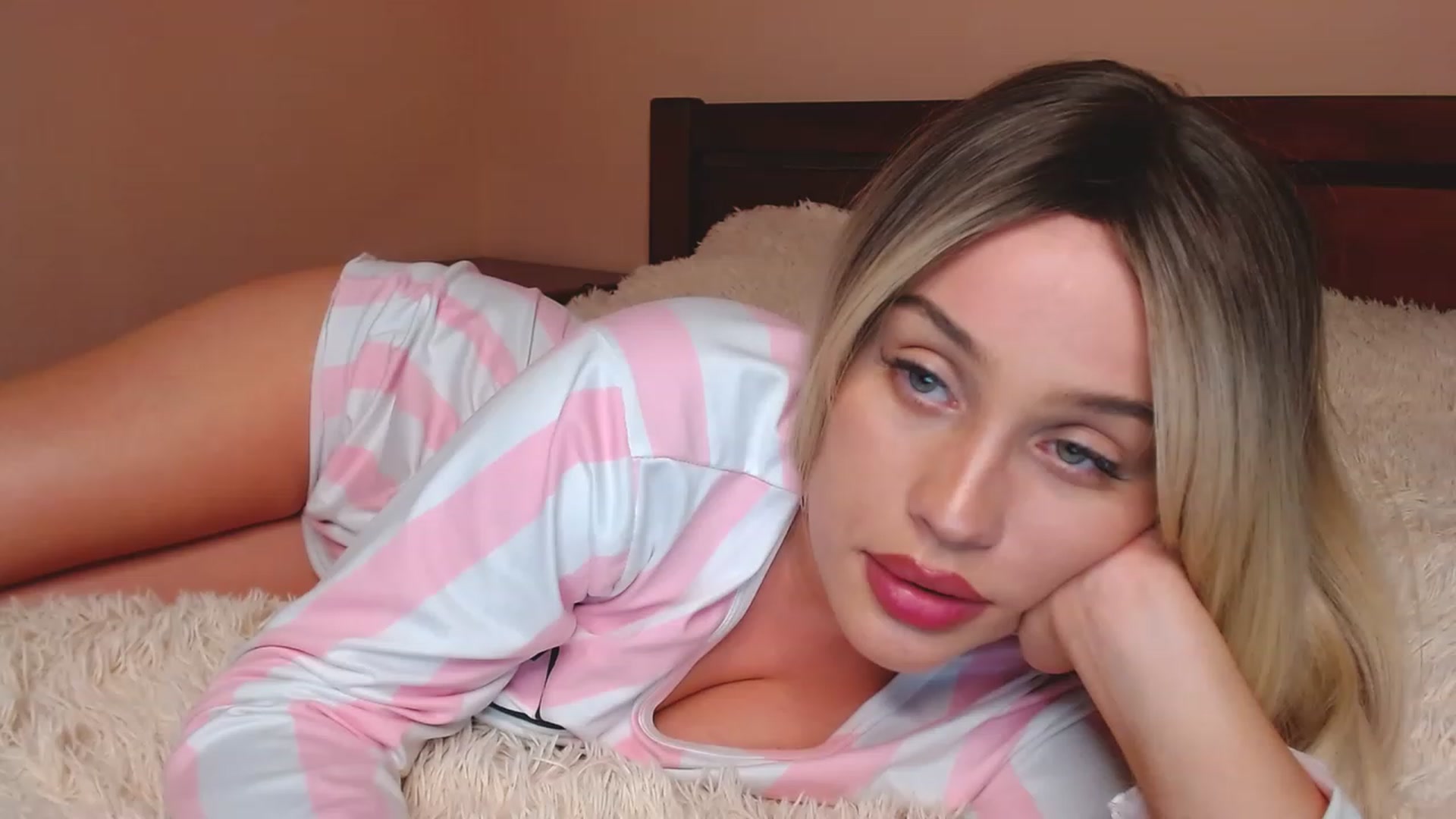 Gallery image thumbnail from Avery_Mills's myfreecams stream on, 04/24/2023, 18:24 image 14 of 20