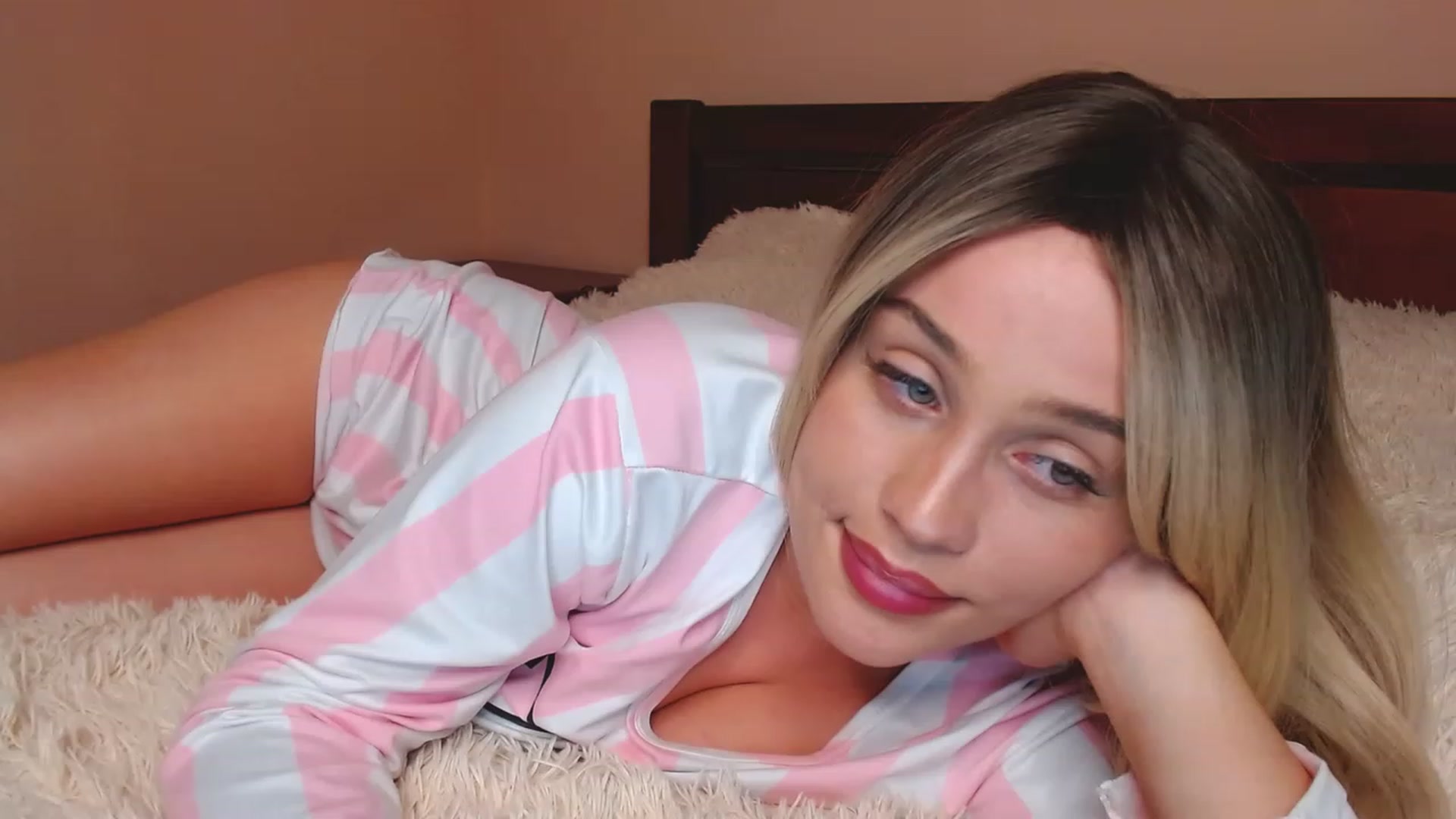 Gallery image thumbnail from Avery_Mills's myfreecams stream on, 04/24/2023, 18:24 image 12 of 20