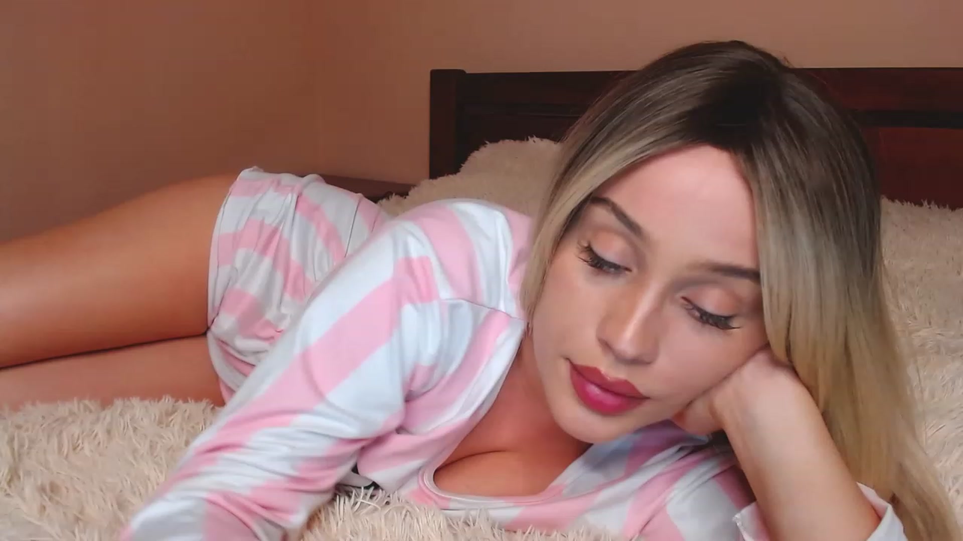 Gallery image thumbnail from Avery_Mills's myfreecams stream on, 04/24/2023, 18:24 image 9 of 20
