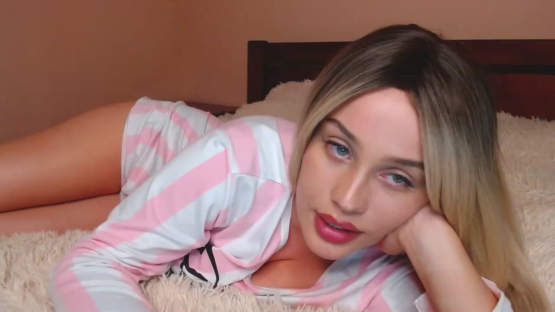 Gallery image thumbnail from Avery_Mills's myfreecams stream on, 04/24/2023, 18:24 image 7 of 20