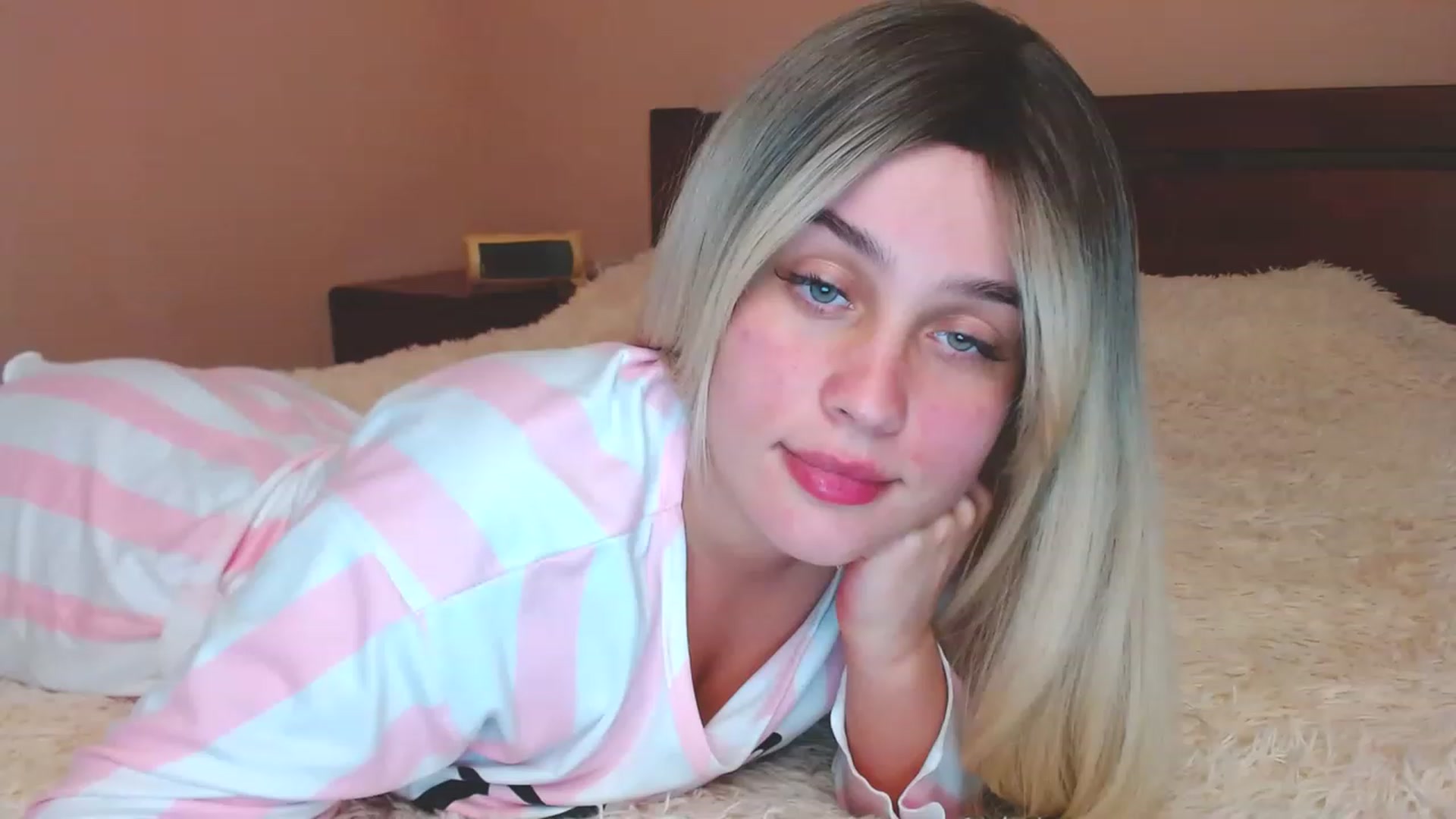 Gallery image thumbnail from Avery_Mills's myfreecams stream on, 04/28/2023, 18:20 image 6 of 20