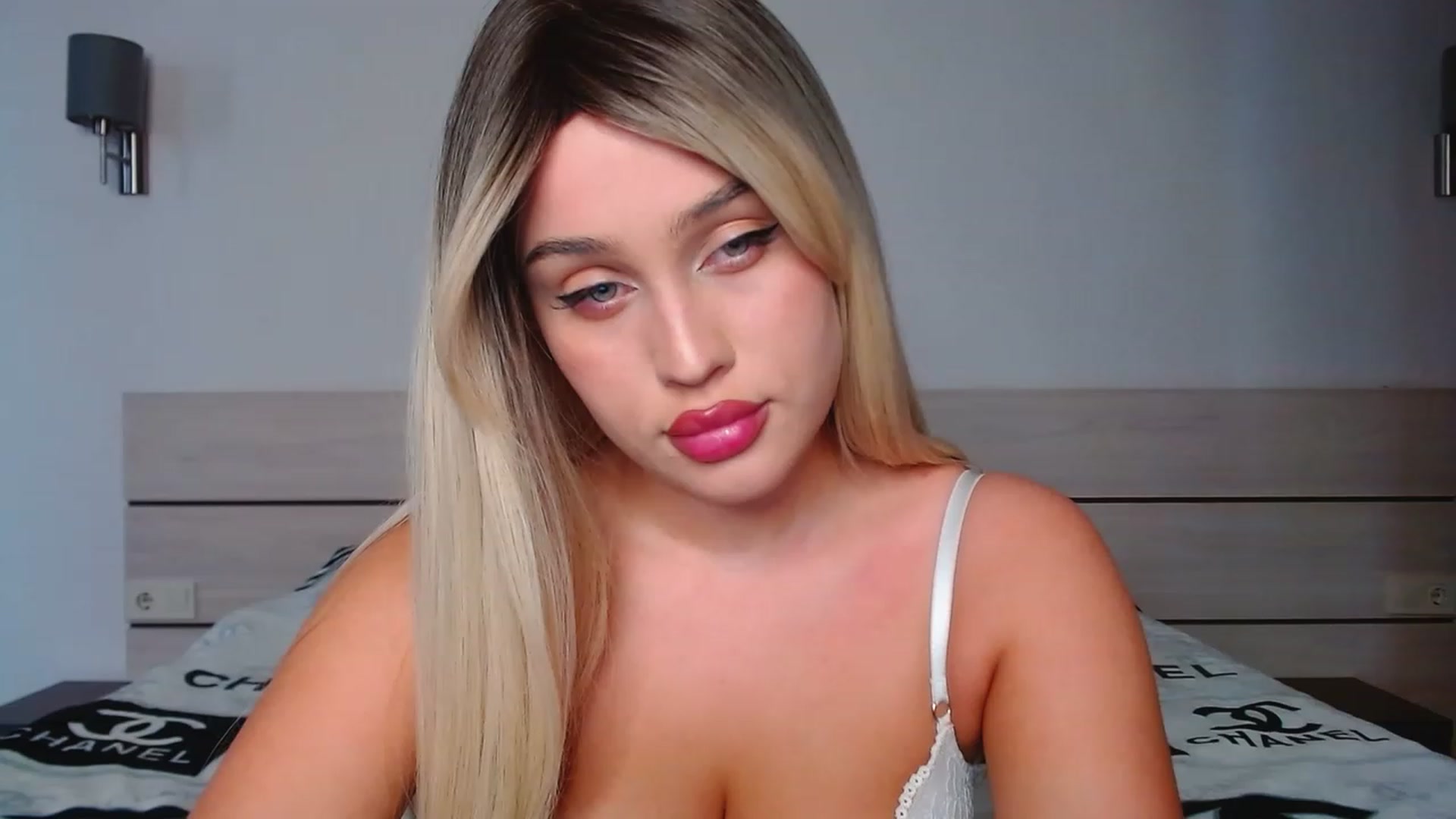 Gallery image thumbnail from Avery_Mills's myfreecams stream on, 04/29/2023, 13:27 image 6 of 20