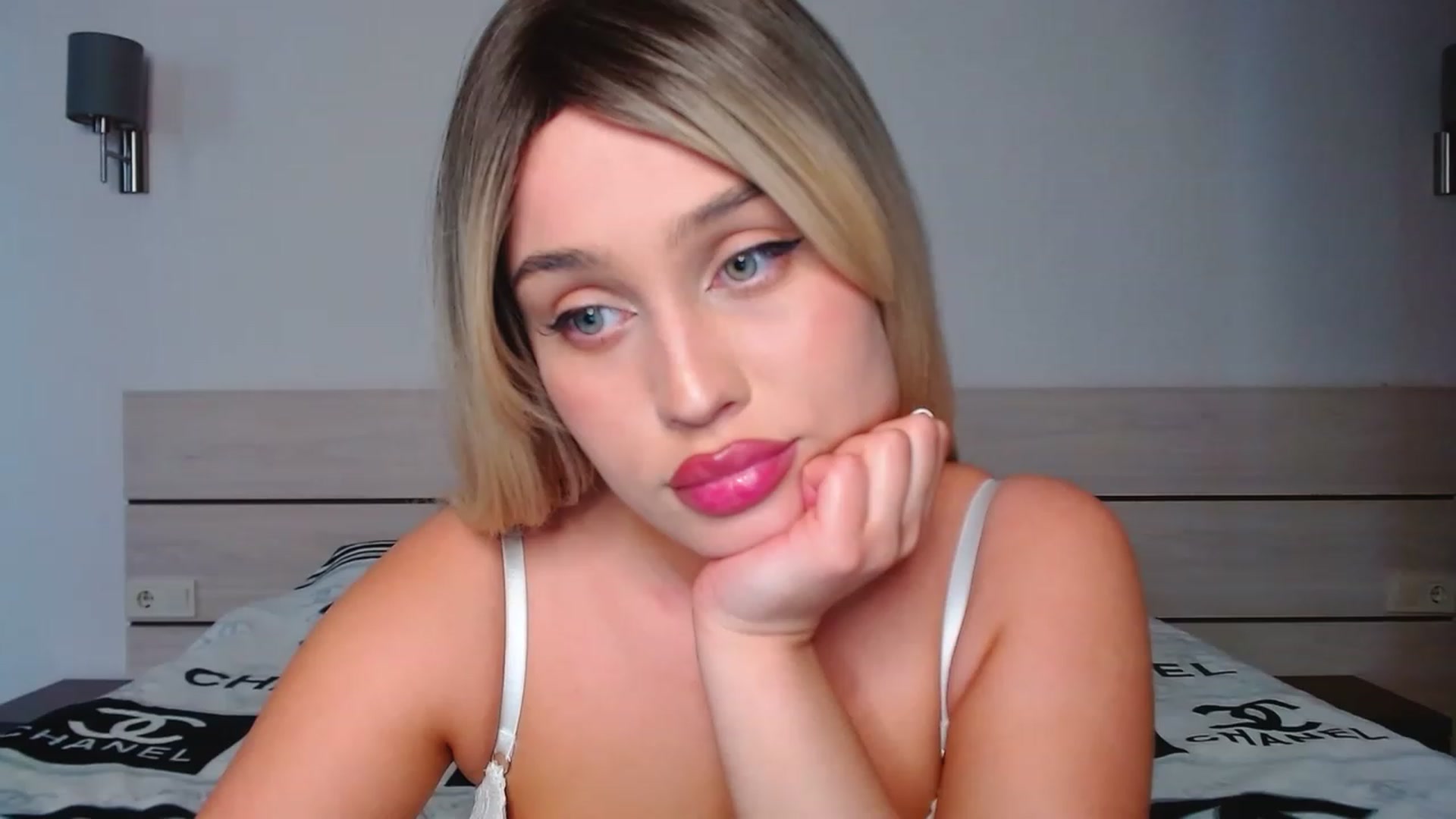 Gallery image thumbnail from Avery_Mills's myfreecams stream on, 04/29/2023, 13:27 image 18 of 20
